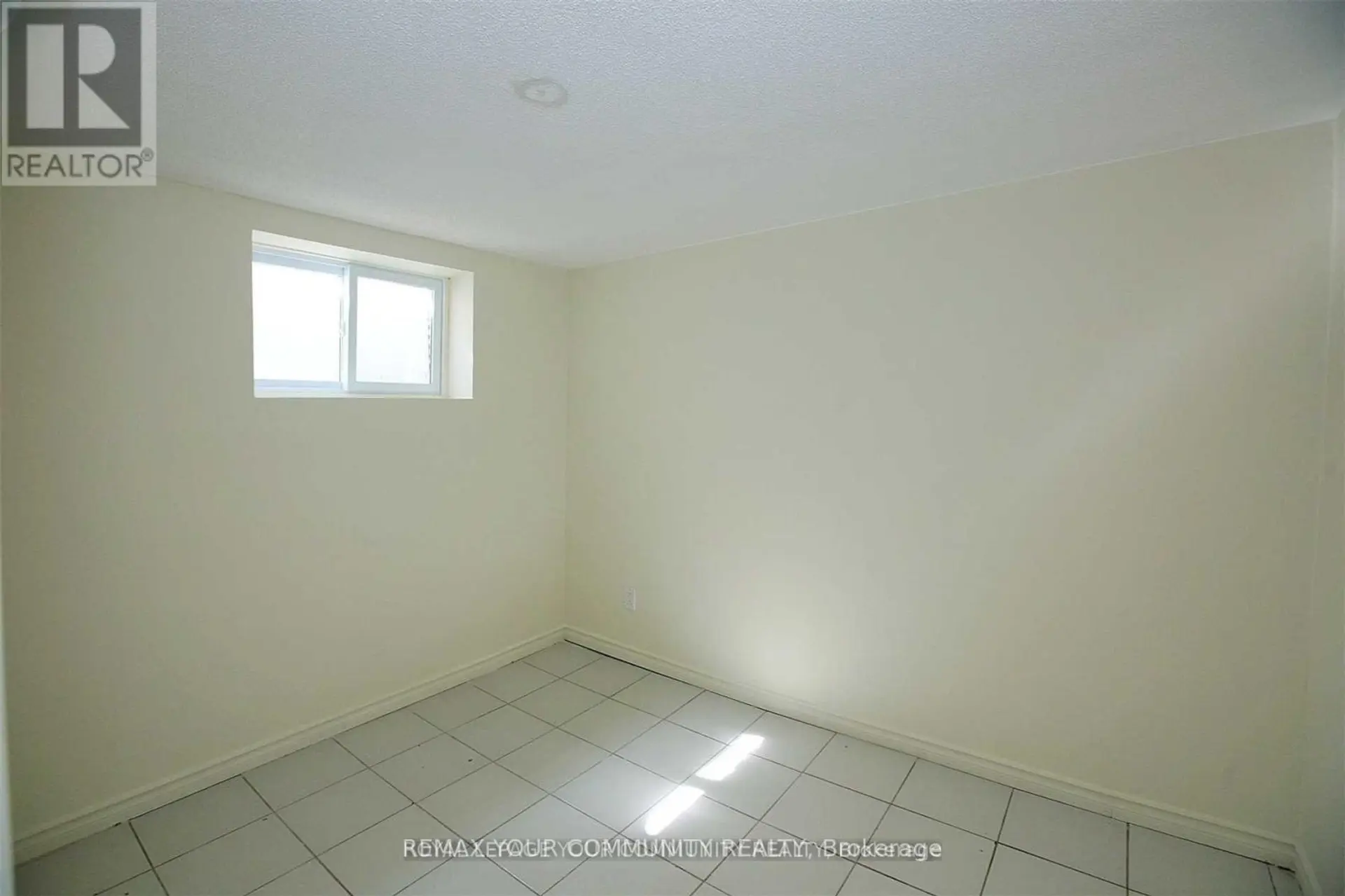 8 STANWOOD CRESCENT - Image 13