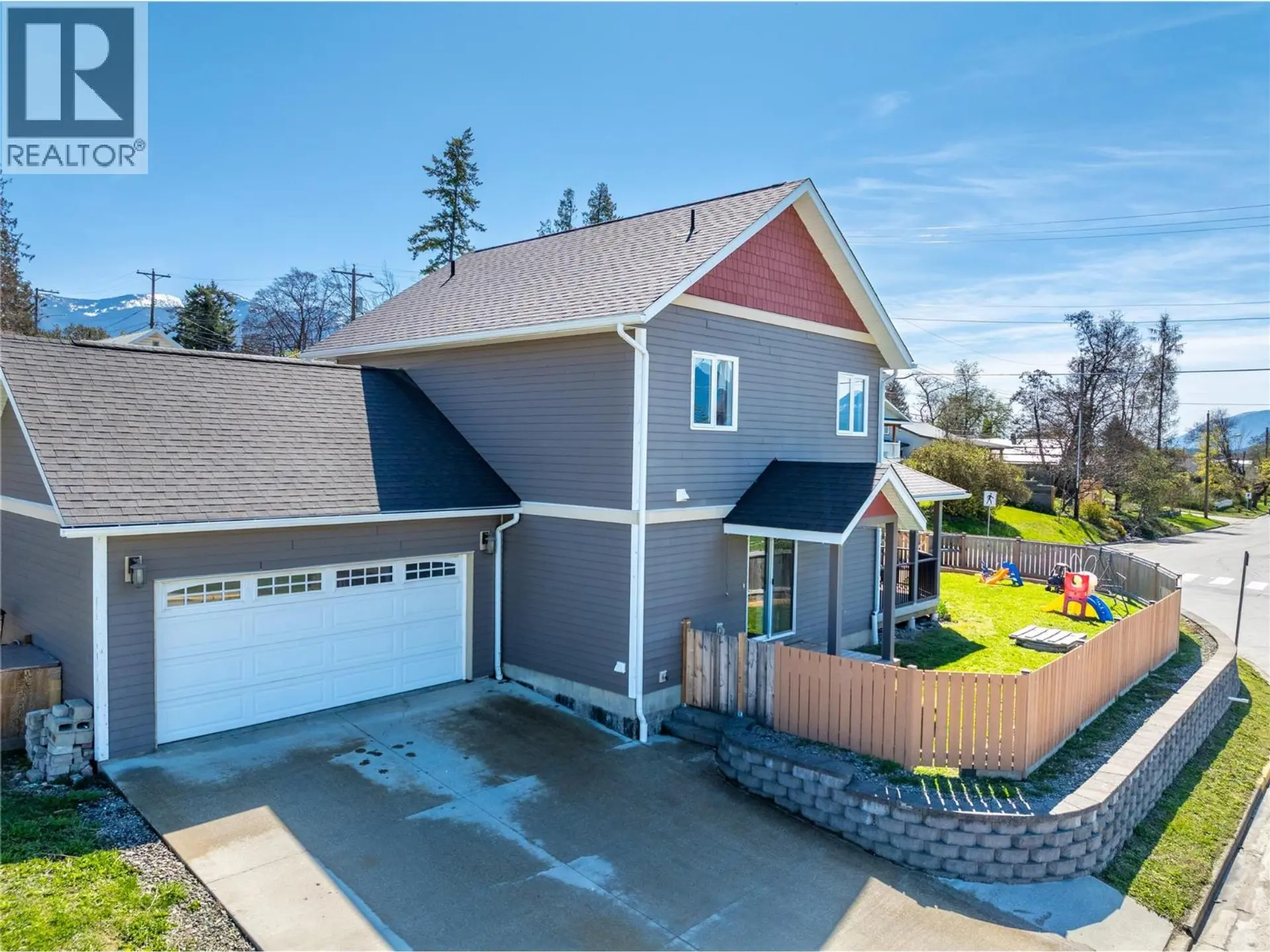 Property at 902 Murdoch Street, Creston, BC
