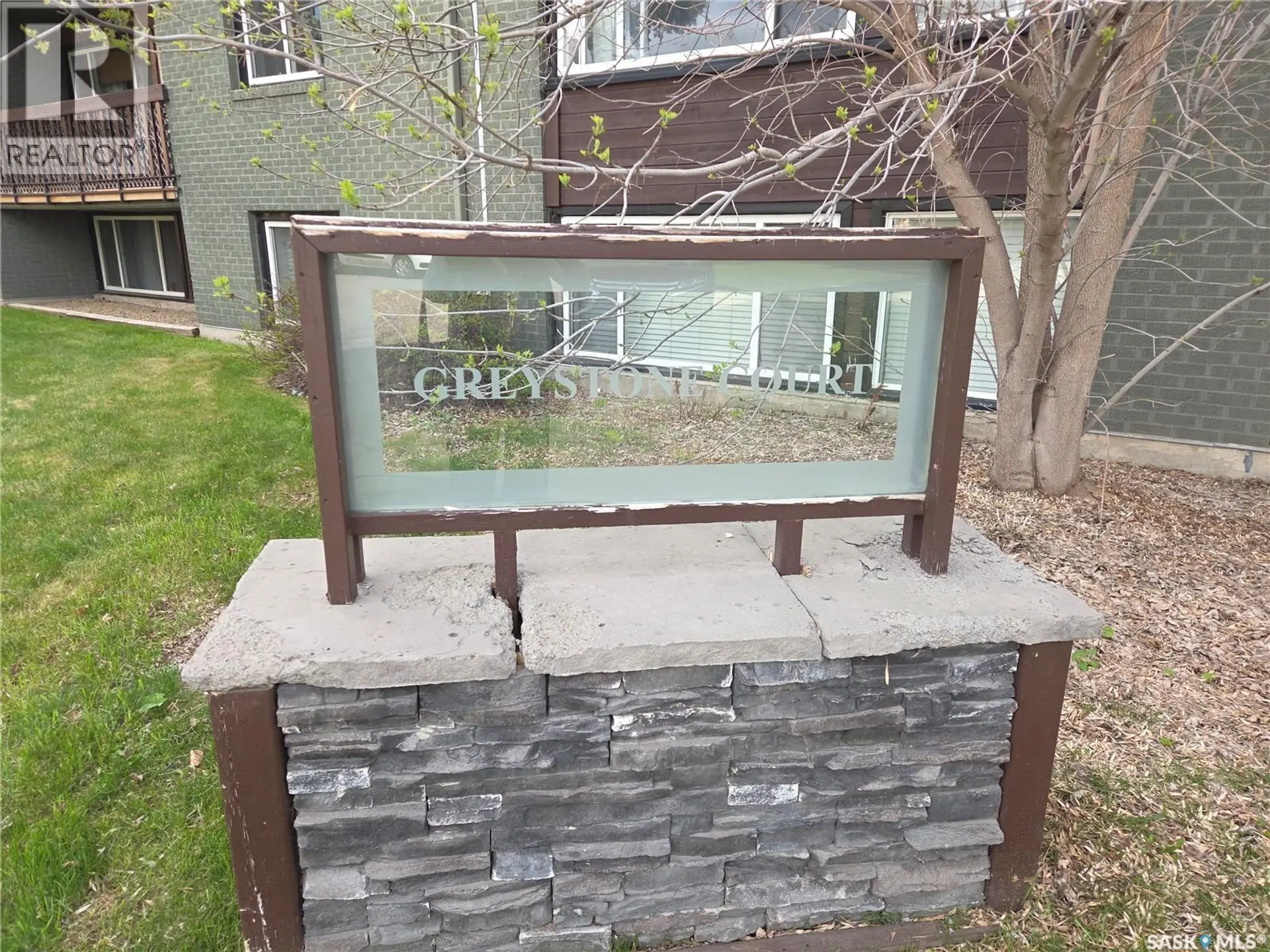 #22 208 Lindsay PLACE - Image 2