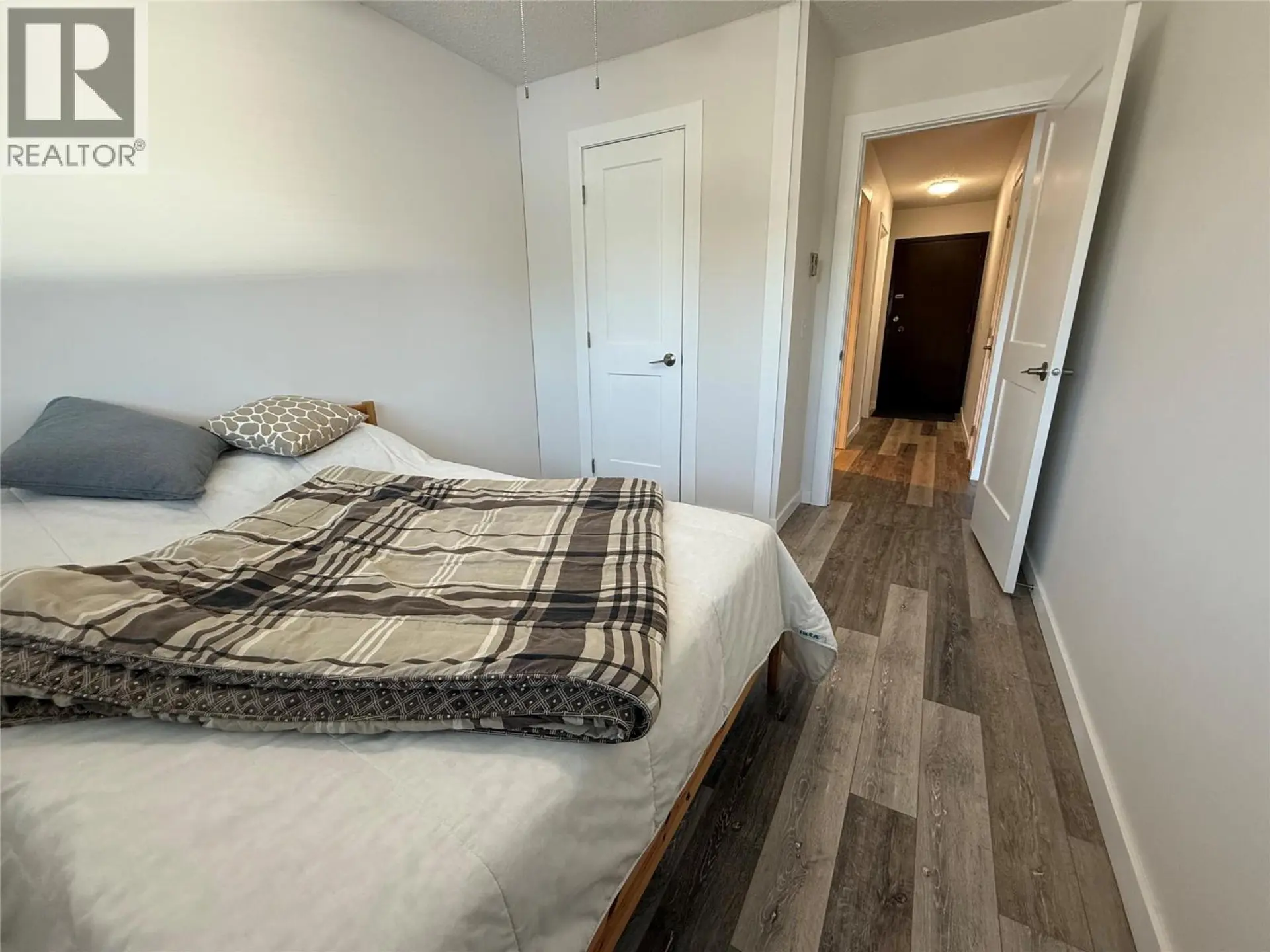 #415 130 Skaha Place - Image 11