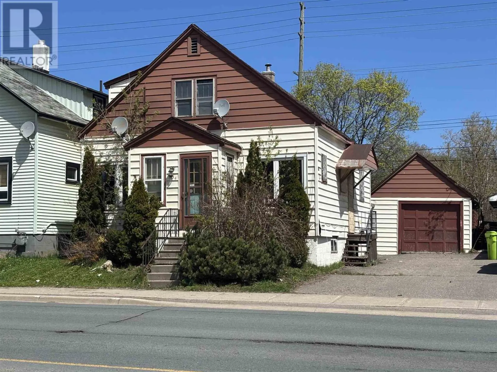 904 Wellington ST E - Image 1