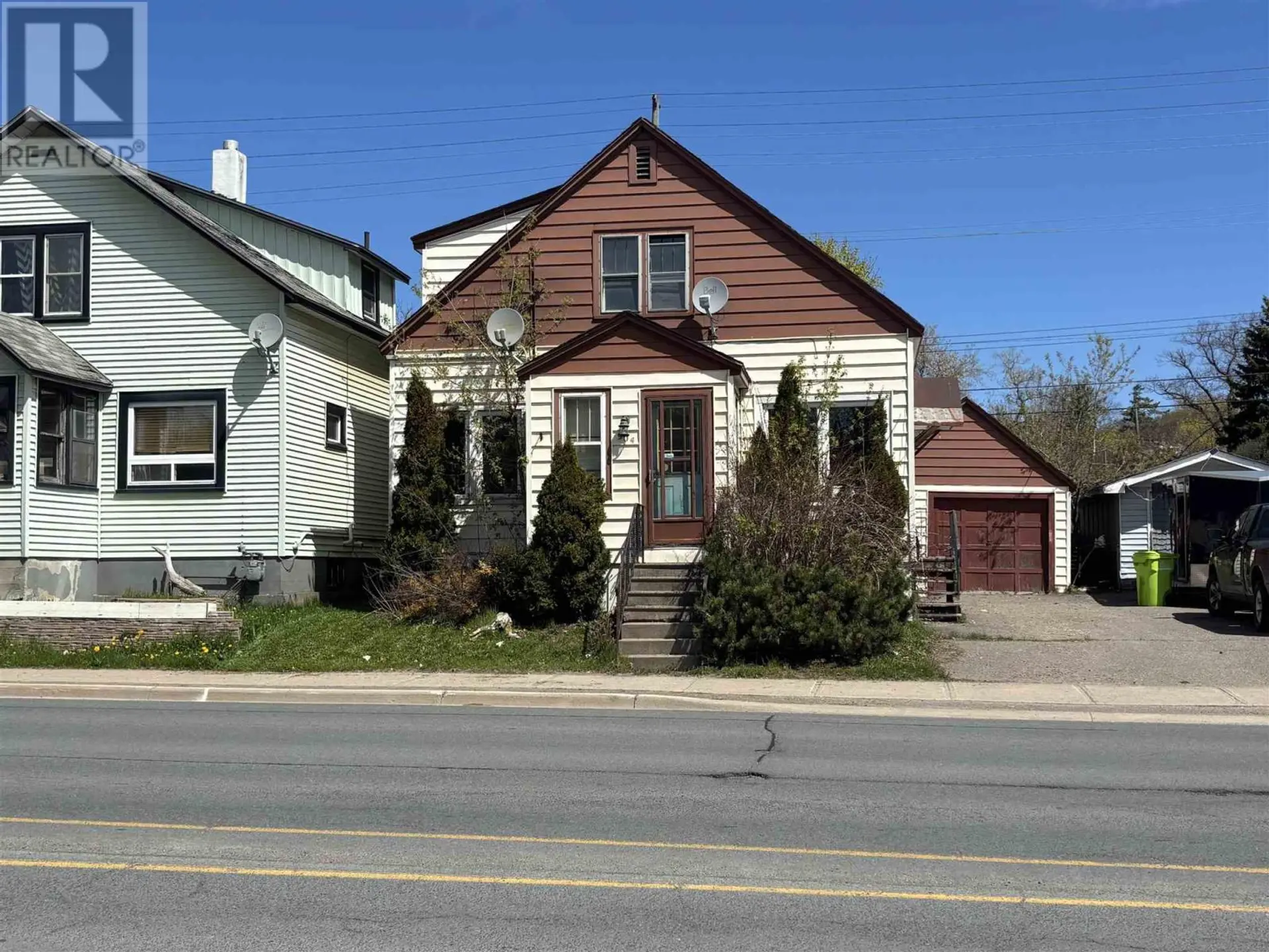 904 Wellington ST E - Image 3