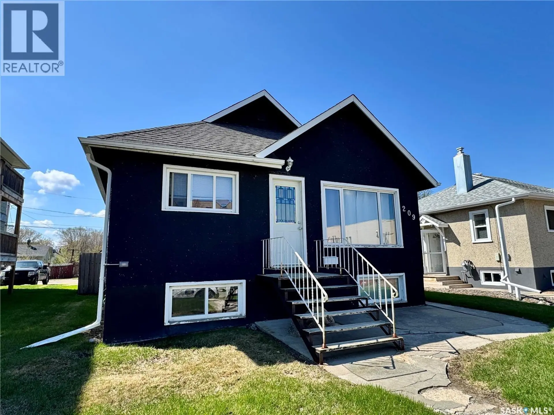 209 8th STREET E - Image 1