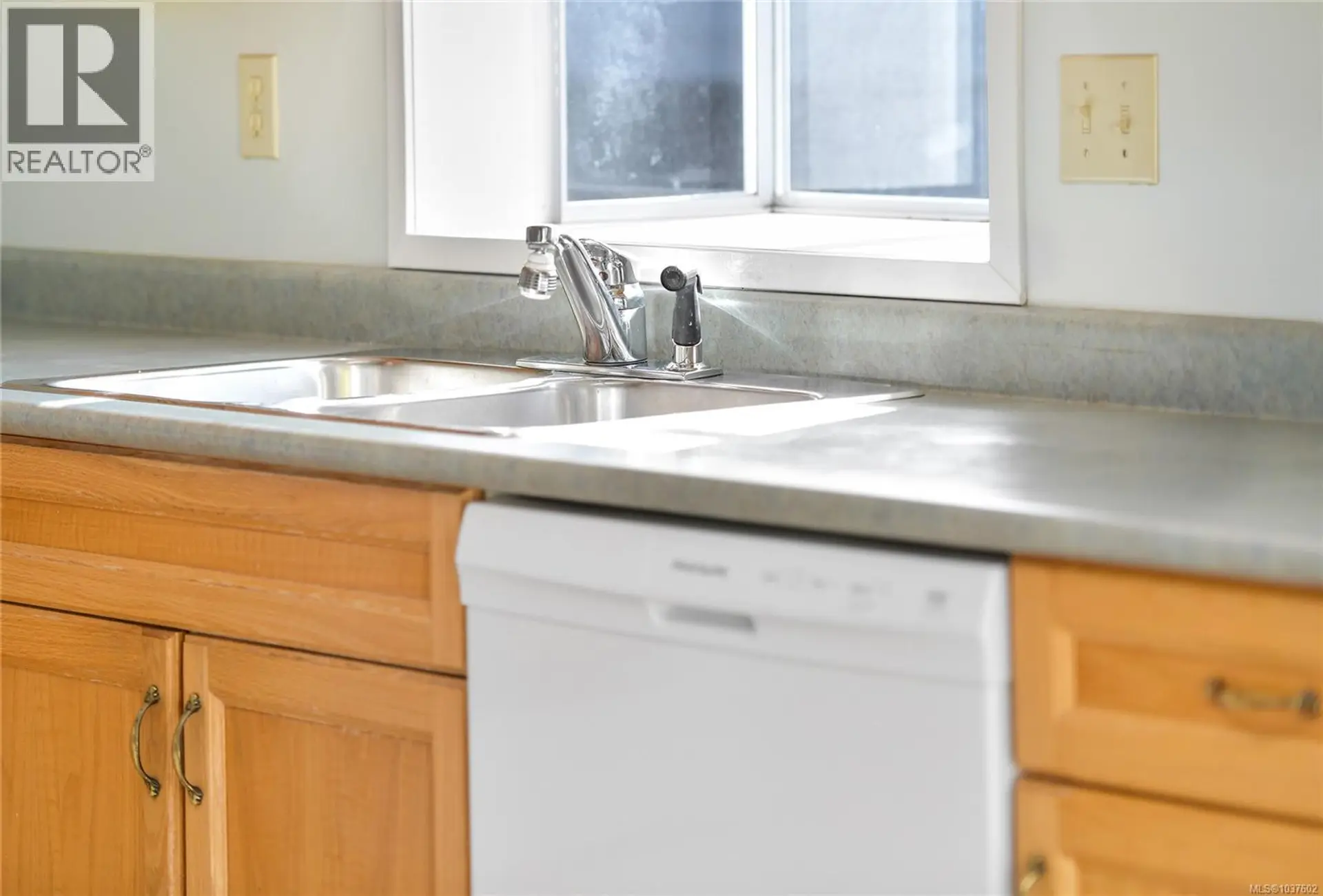 968 Greig Ave - Image 6