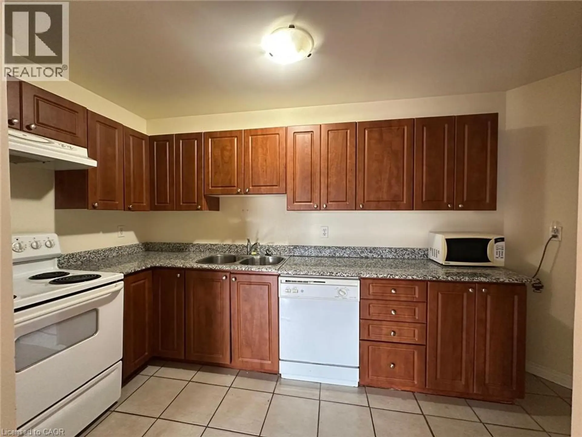 #409 135 JAMES Street S - Image 4