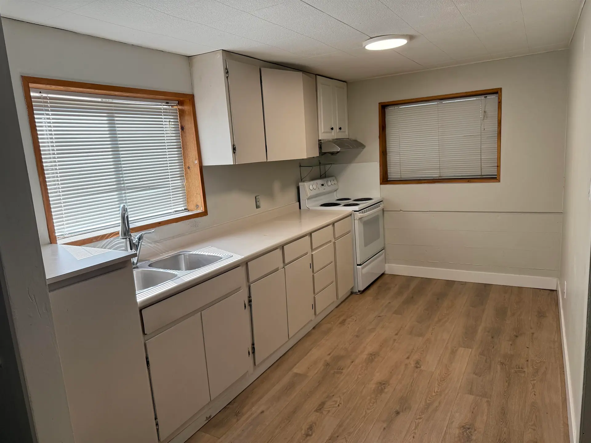 3466 E 2nd Avenue - Image 12