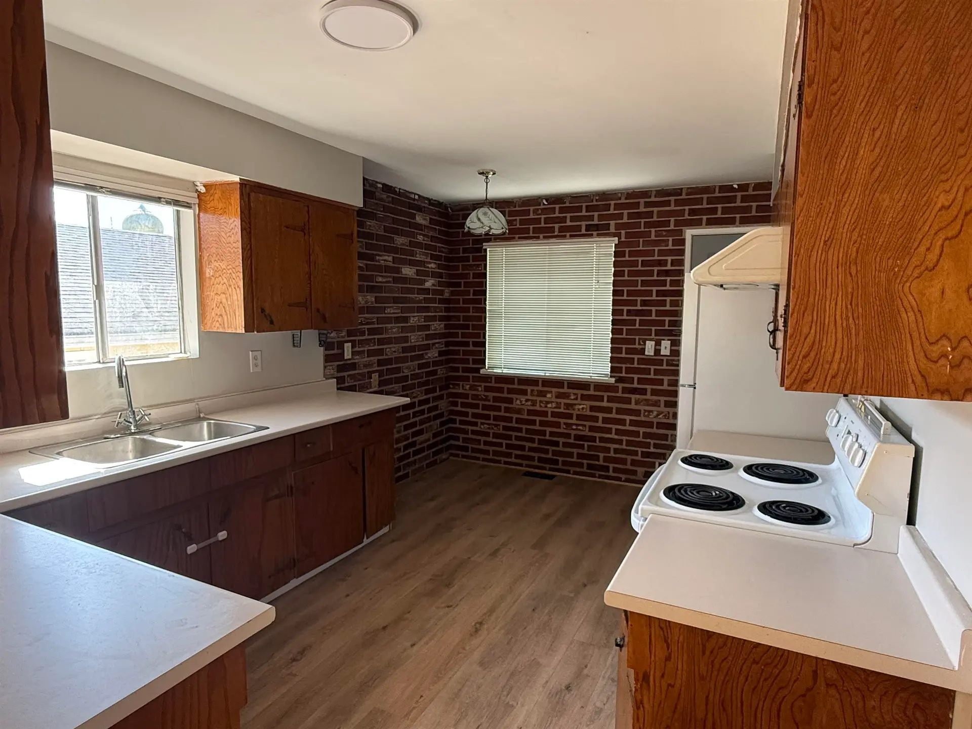 3466 E 2nd Avenue - Image 3