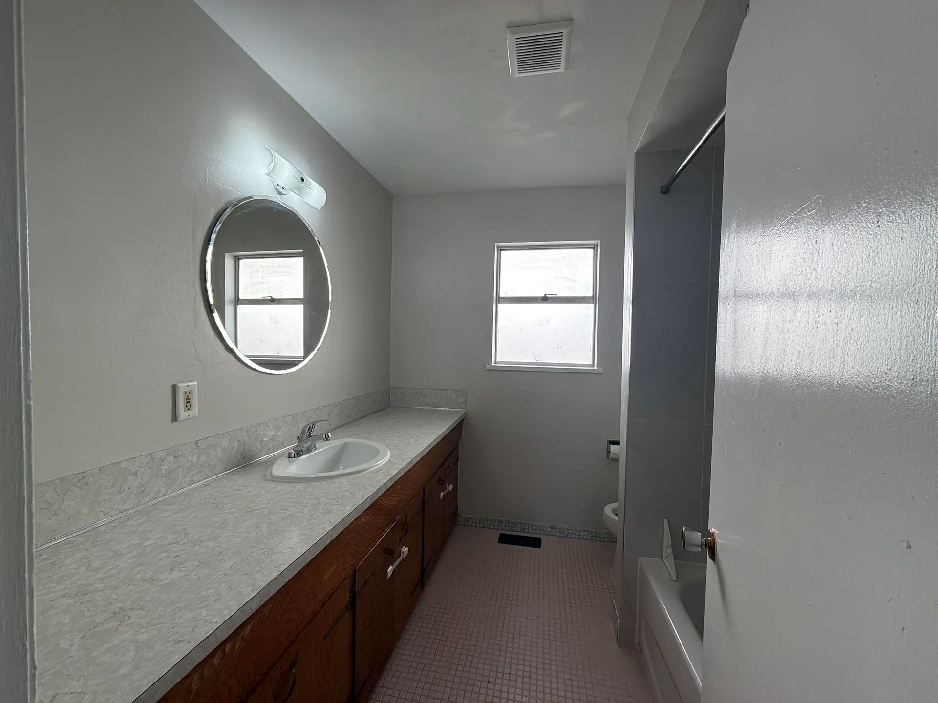 3466 E 2nd Avenue - Image 5