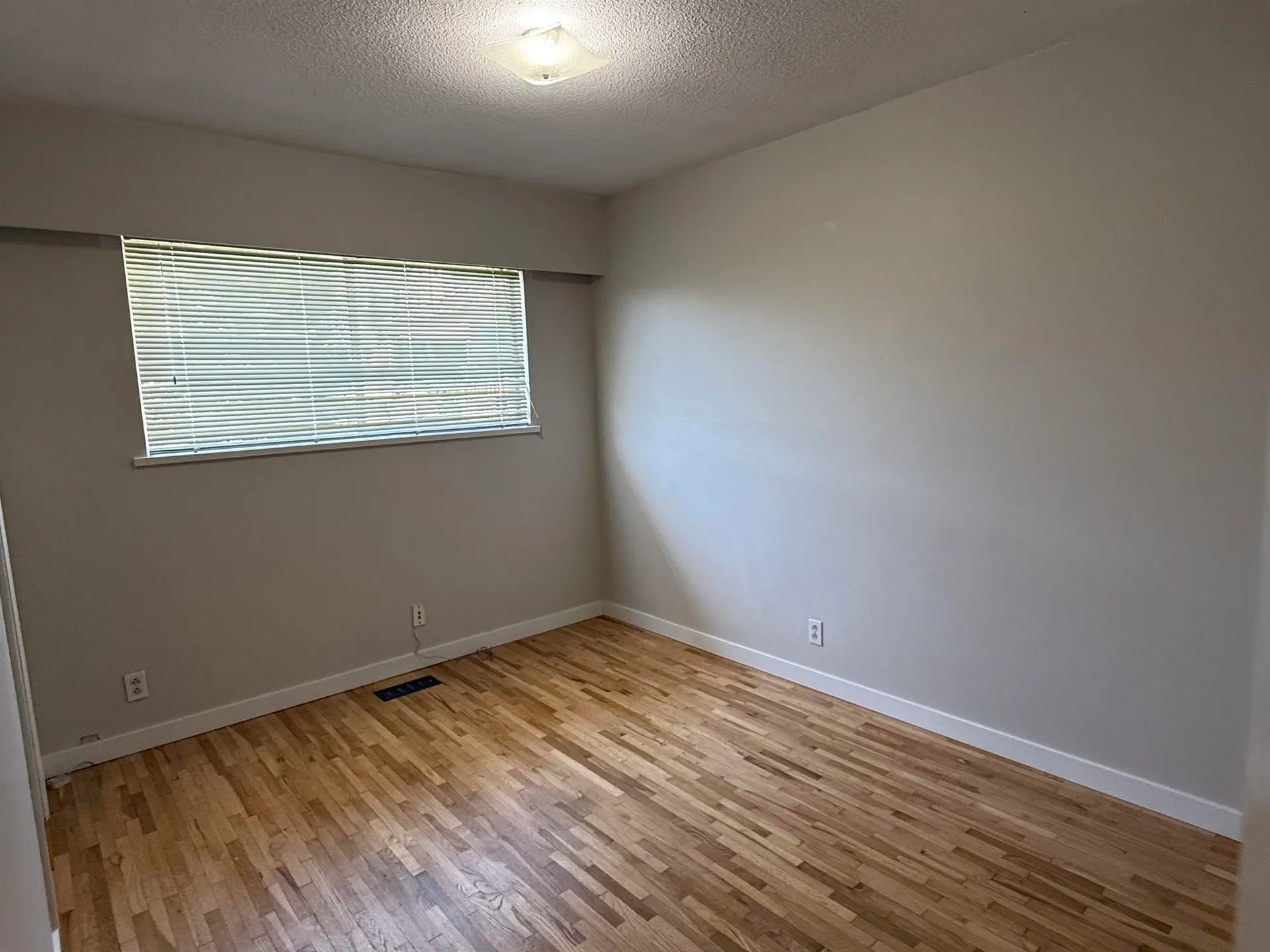 3466 E 2nd Avenue - Image 4