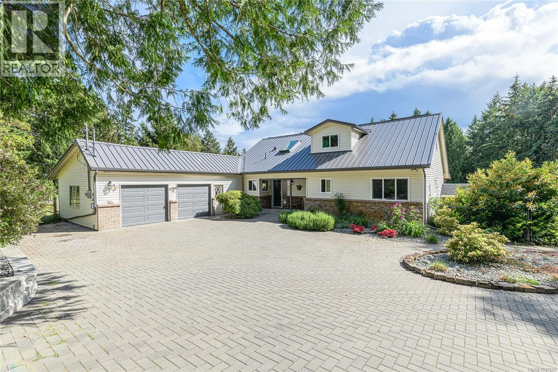 Property at 896 Chapman Rd, Cobble Hill, BC