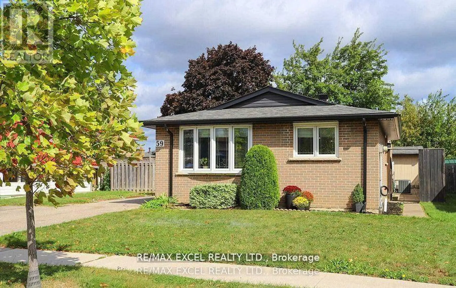 59 PARKINGTON CRESCENT - Image 1