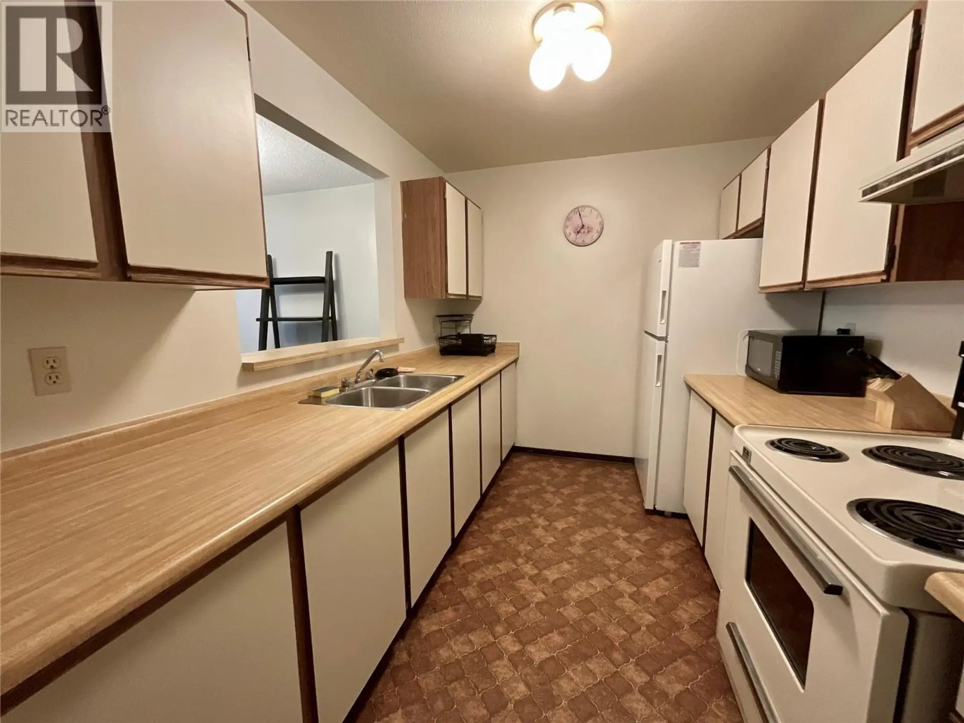#315 108 Spruce Avenue - Image 2