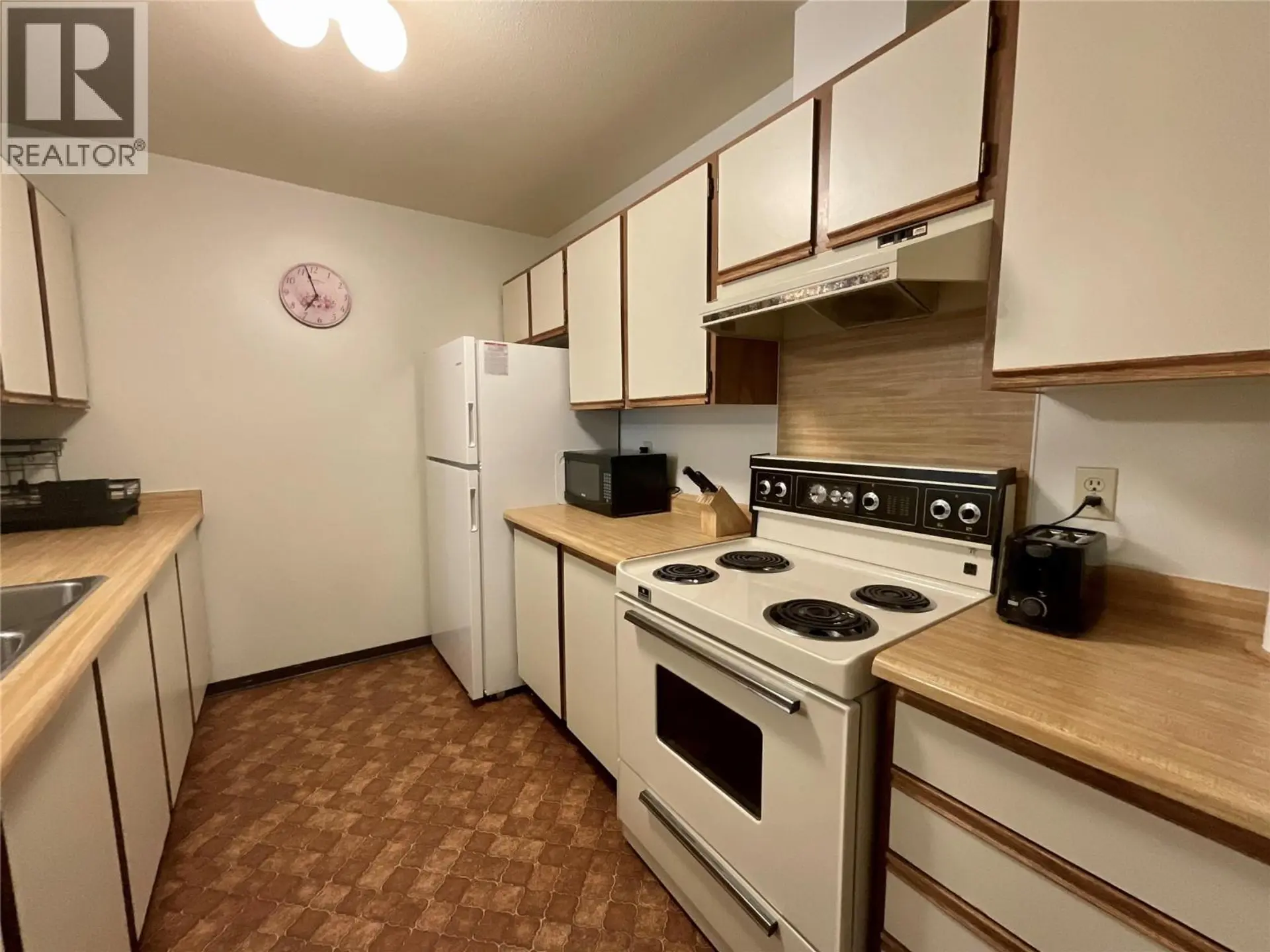 #315 108 Spruce Avenue - Image 3