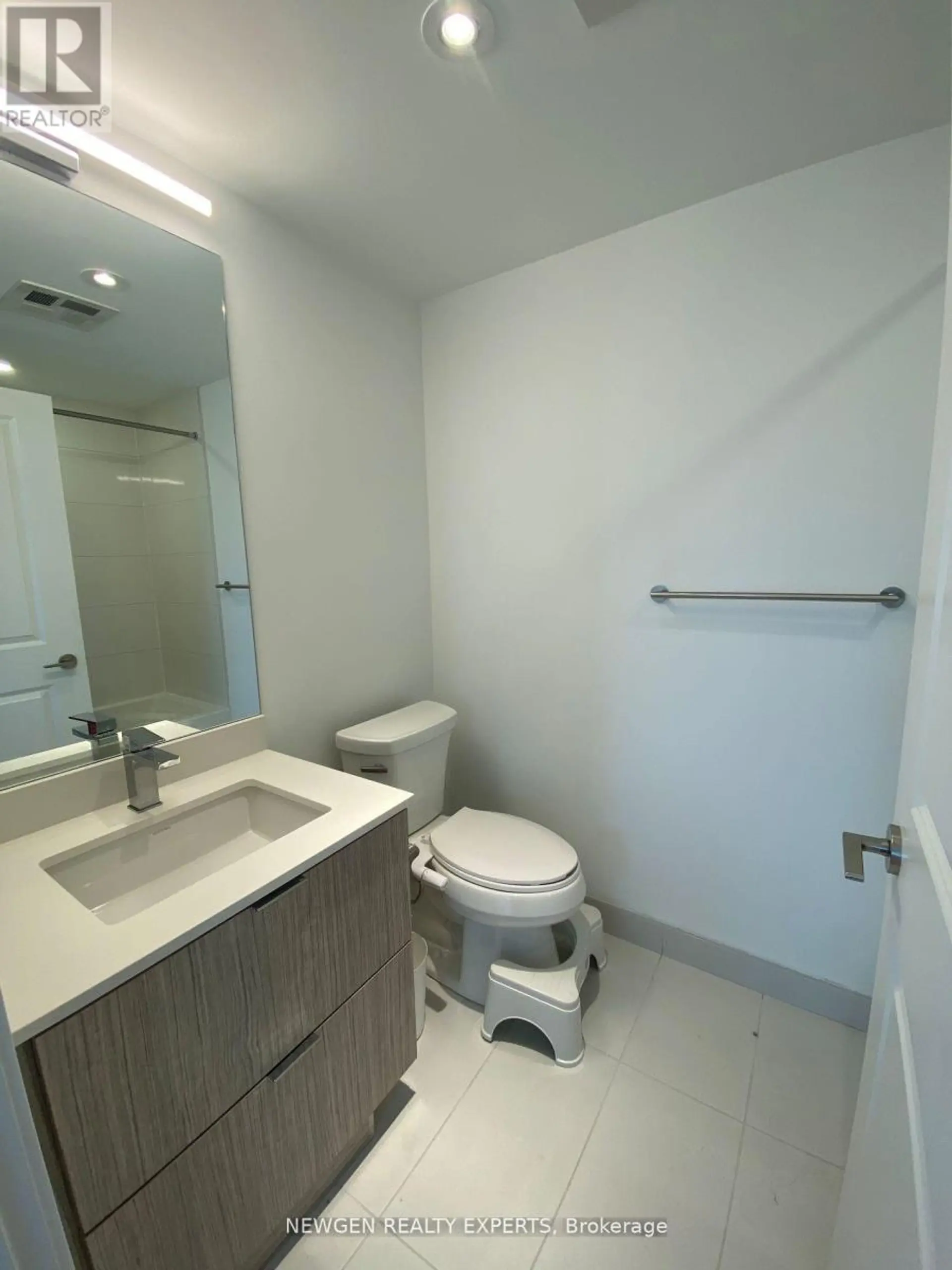 #3004 395 BLOOR STREET E - Image 7