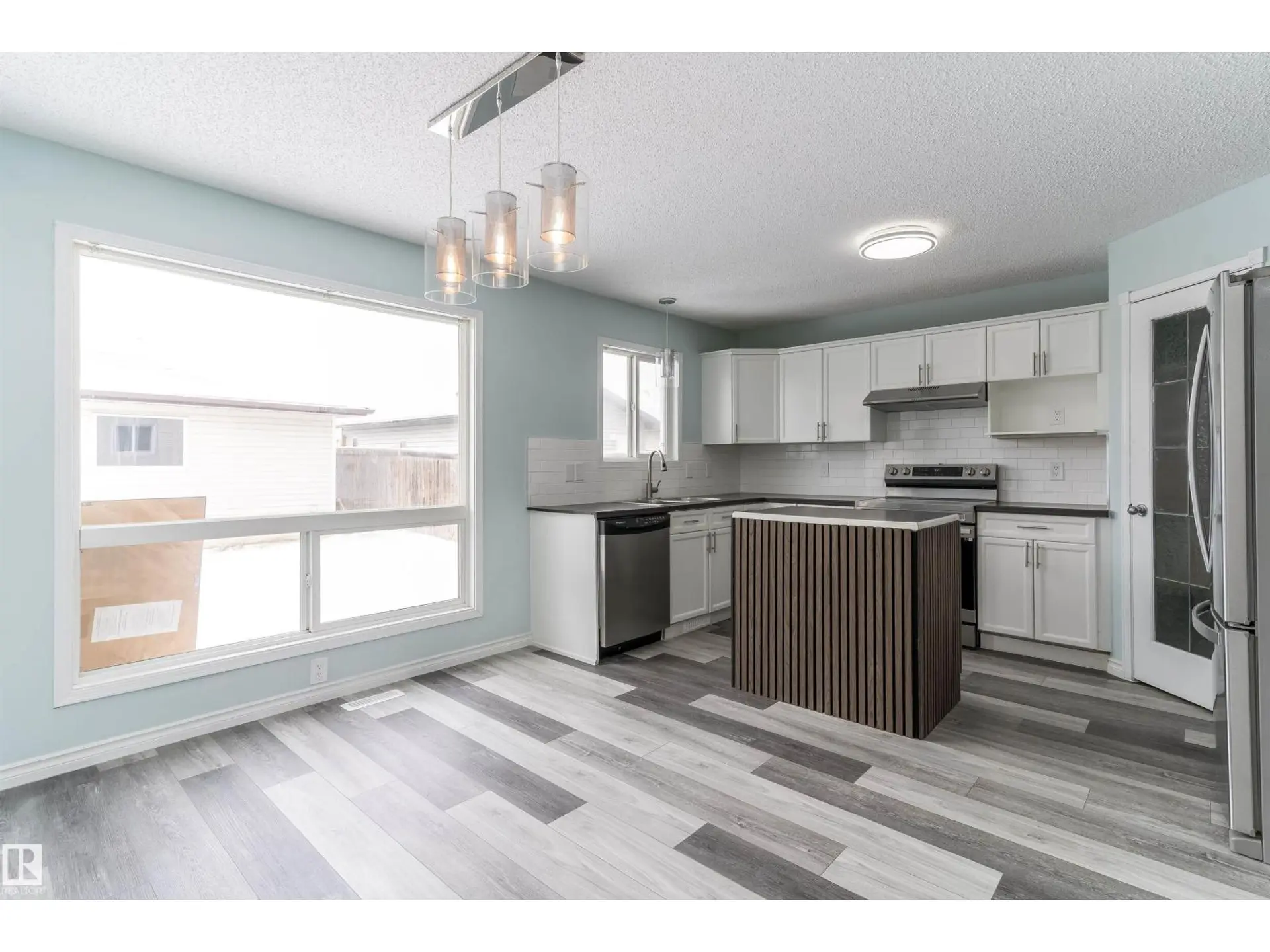 16304 43 ST NW - Image 1