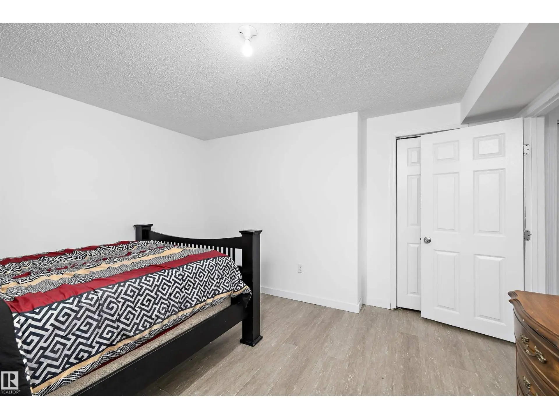 16304 43 ST NW - Image 17