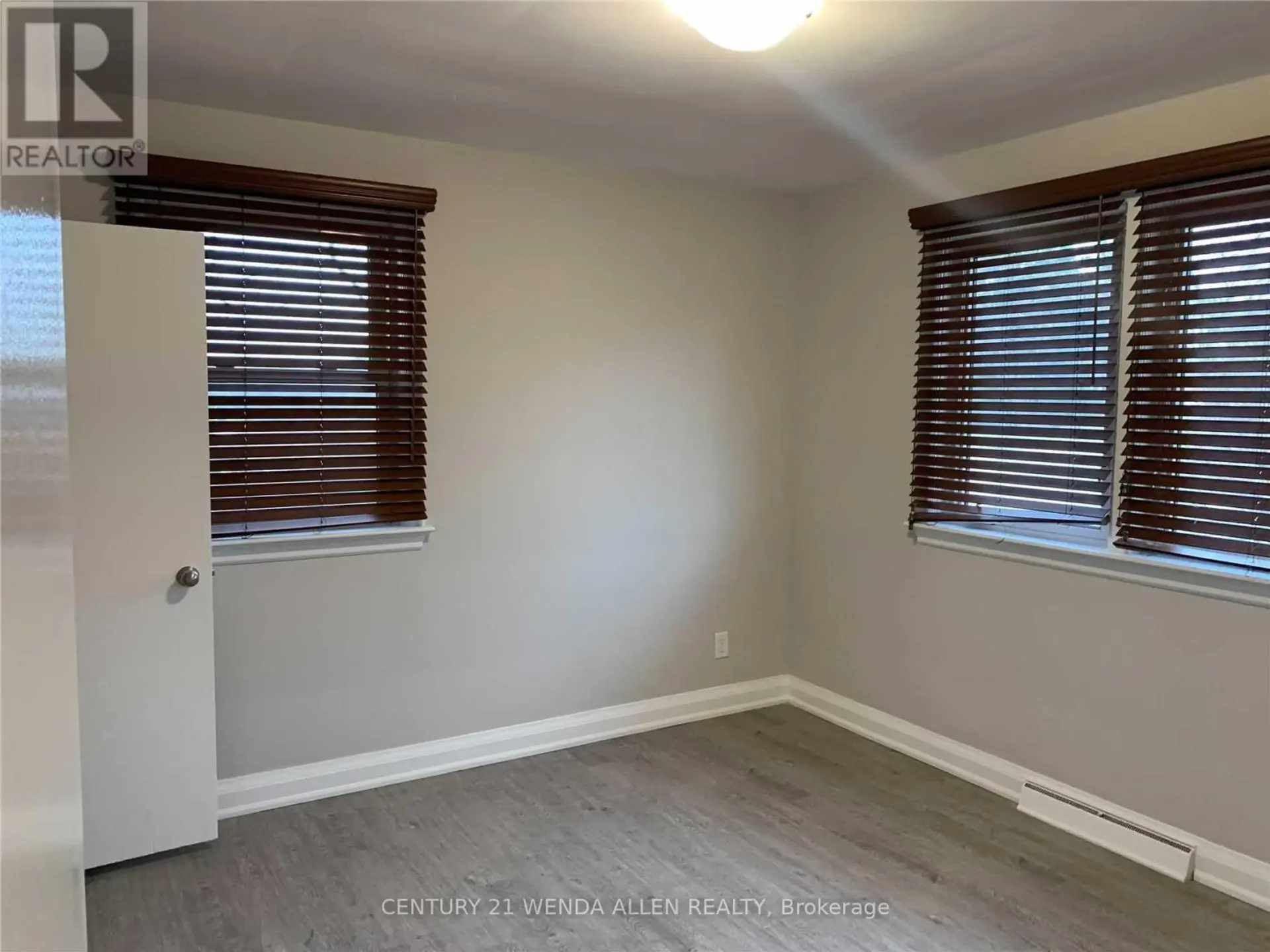 607 MARY STREET W - Image 10