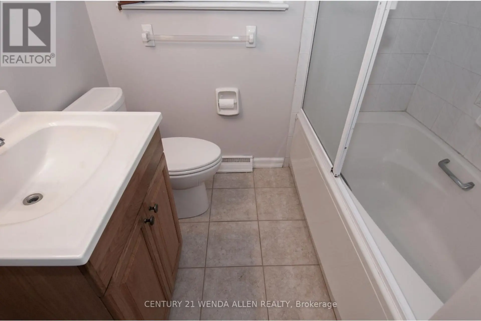 607 MARY STREET W - Image 11