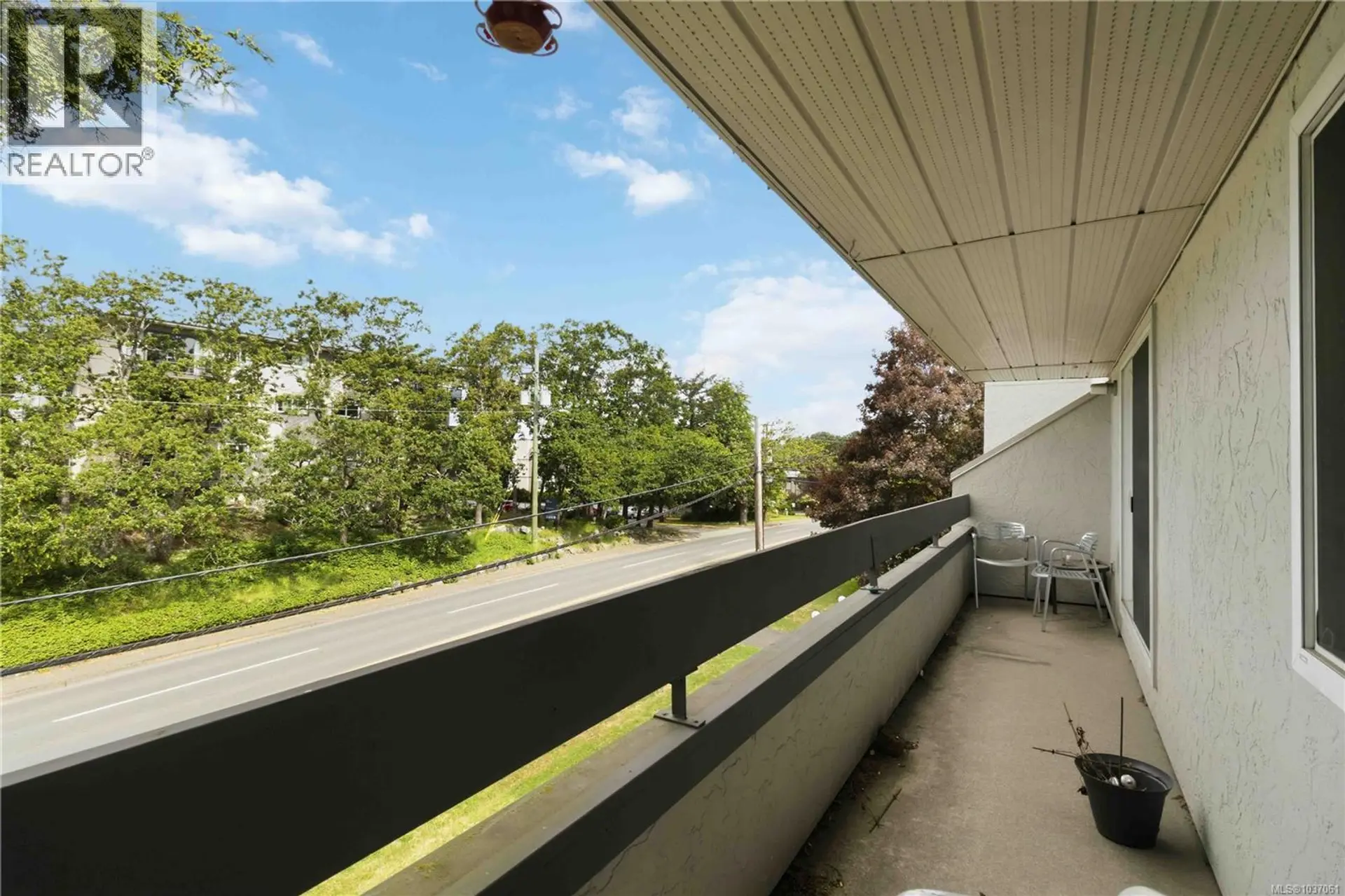 #314 3235 Quadra St - Image 15