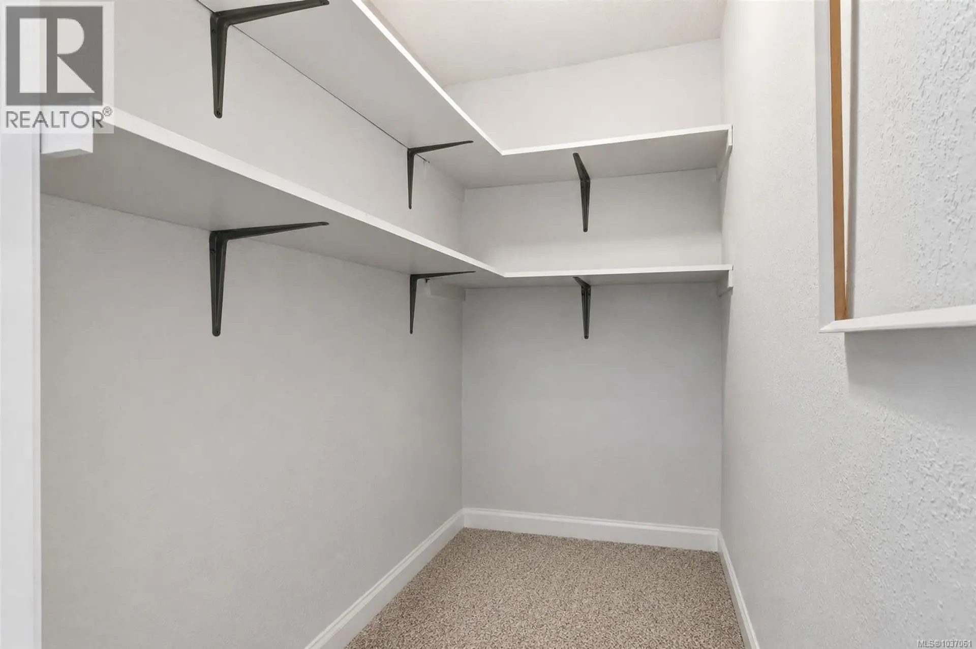 #314 3235 Quadra St - Image 13