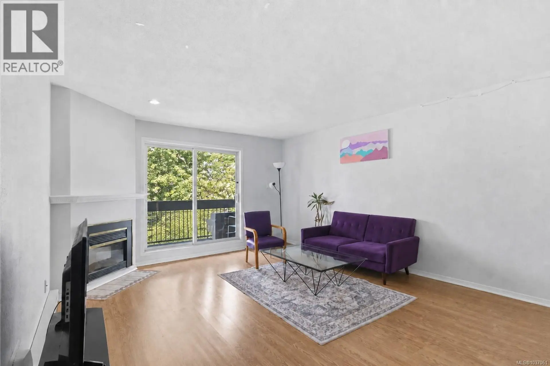 #314 3235 Quadra St - Image 7