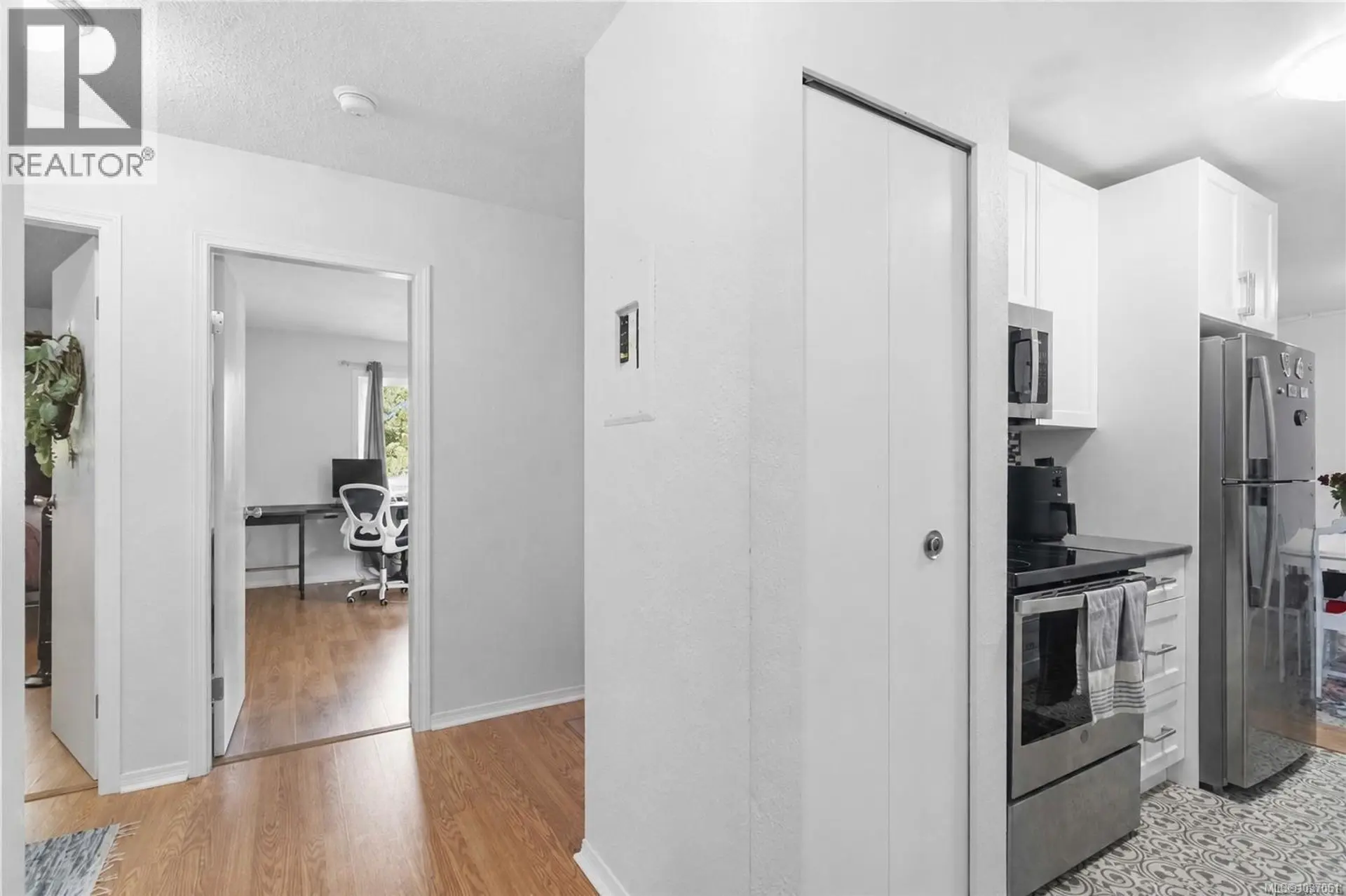 #314 3235 Quadra St - Image 5