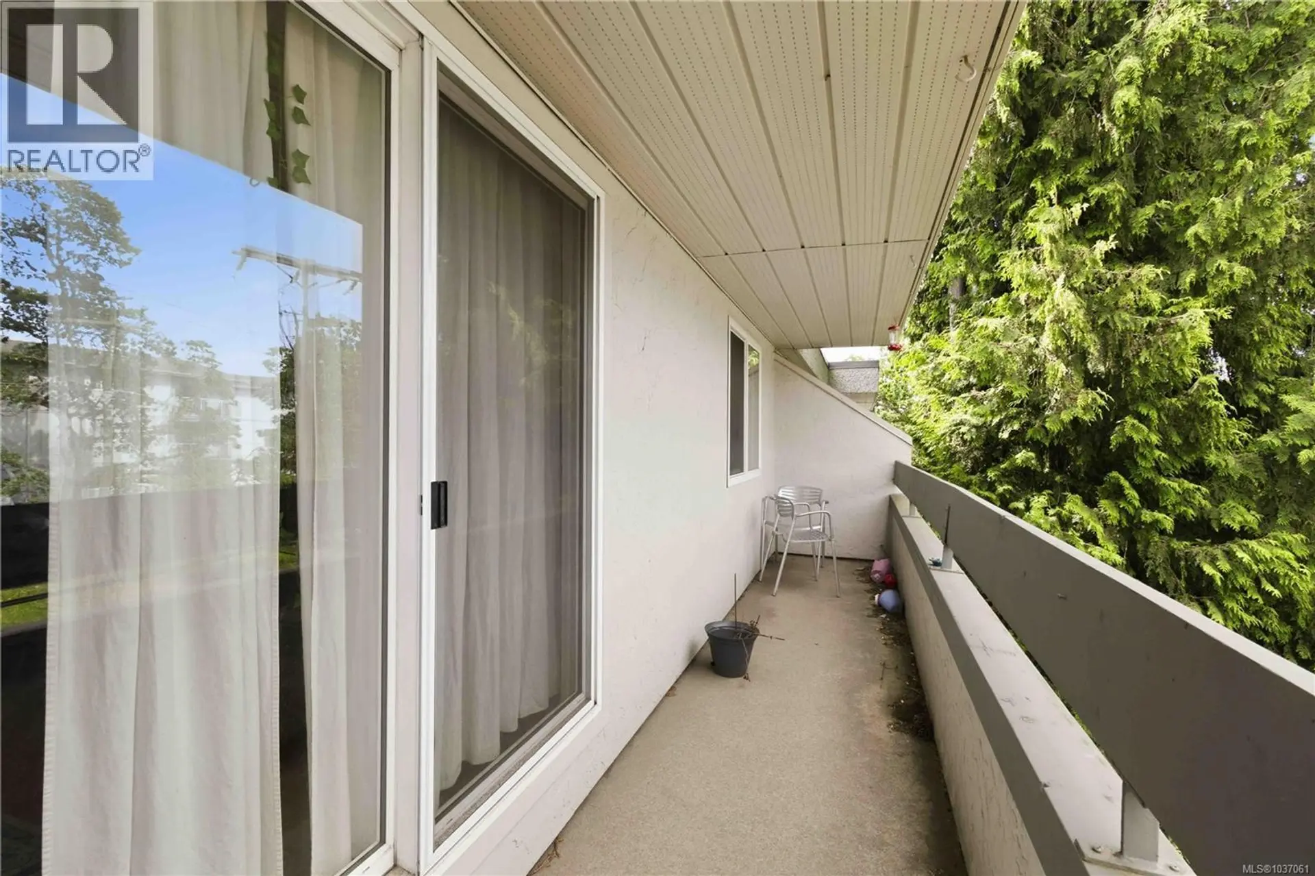 #314 3235 Quadra St - Image 14