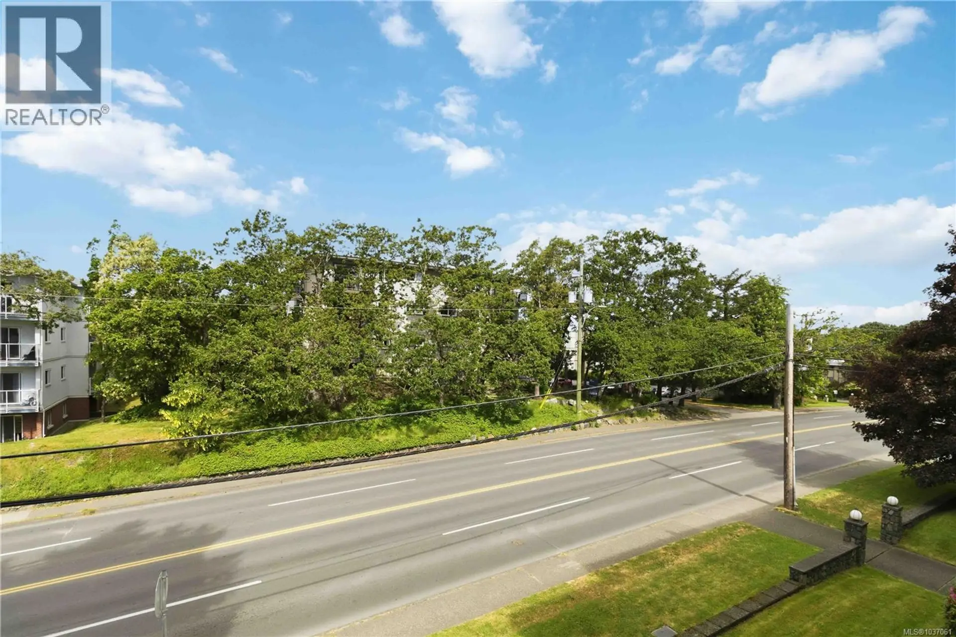 #314 3235 Quadra St - Image 16