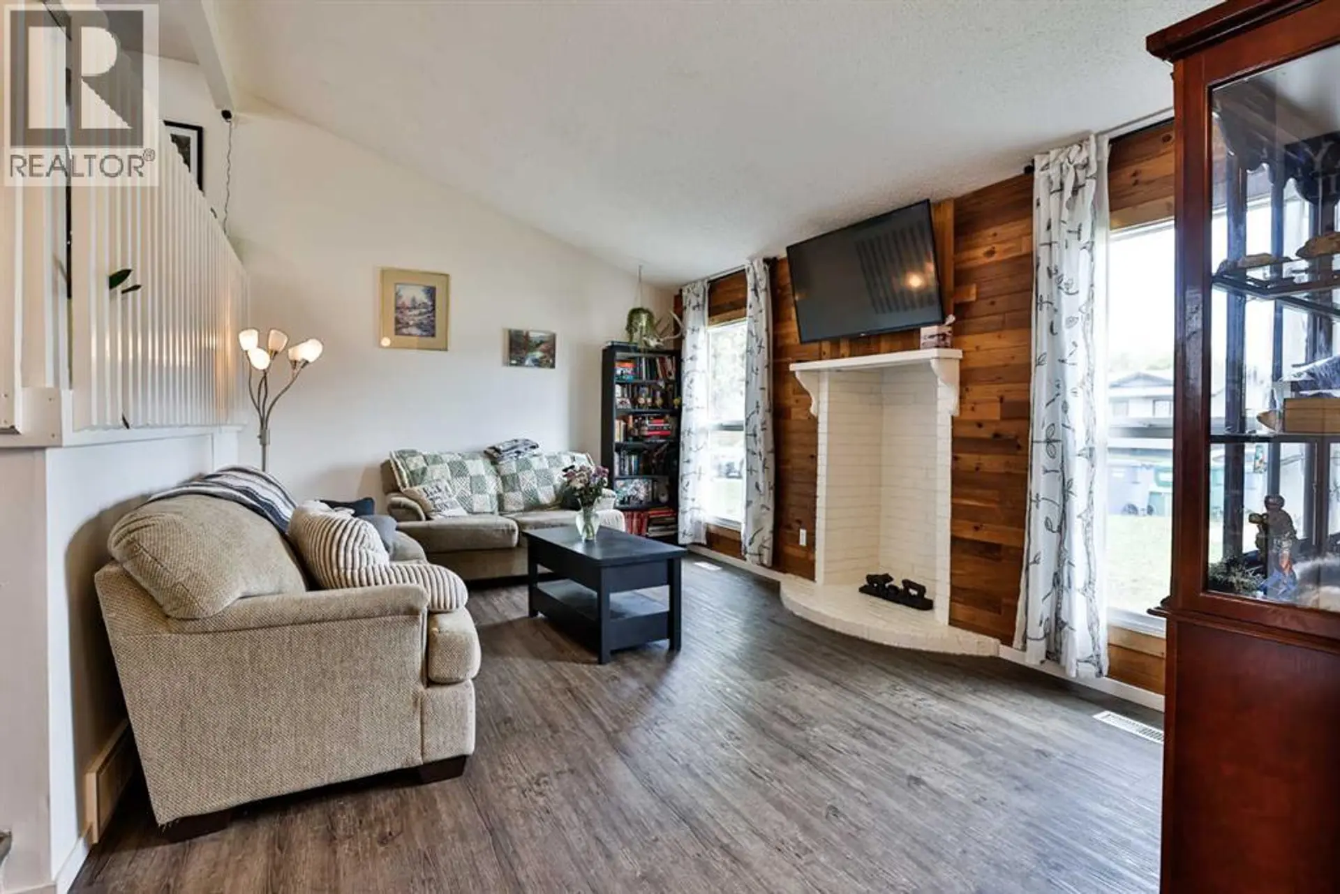65 Princeton Crescent W - Image 3