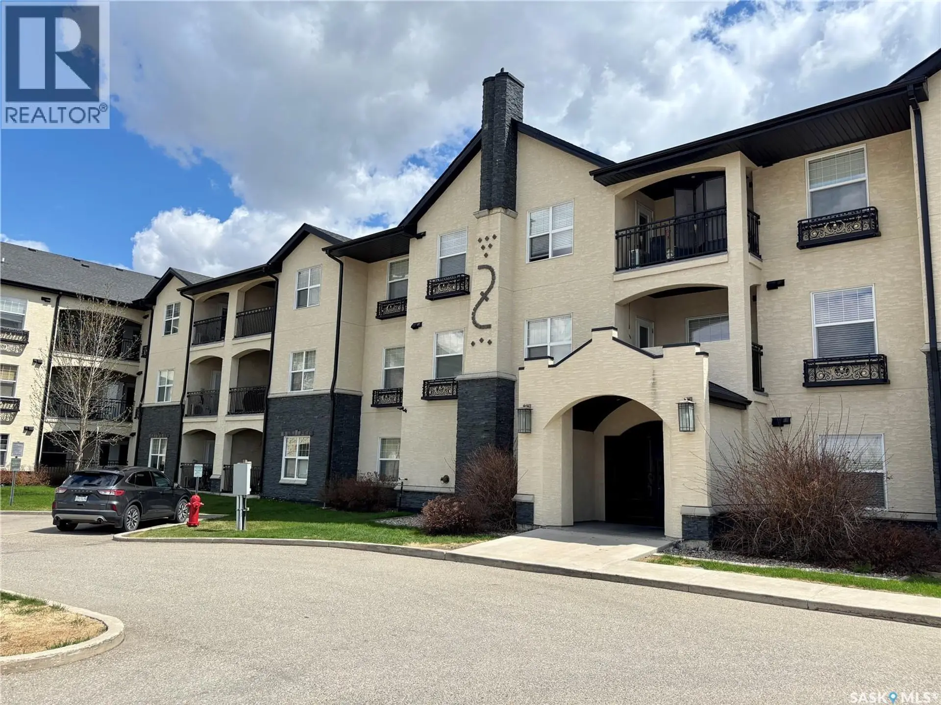 #117 211 LEDINGHAM STREET - Image 1