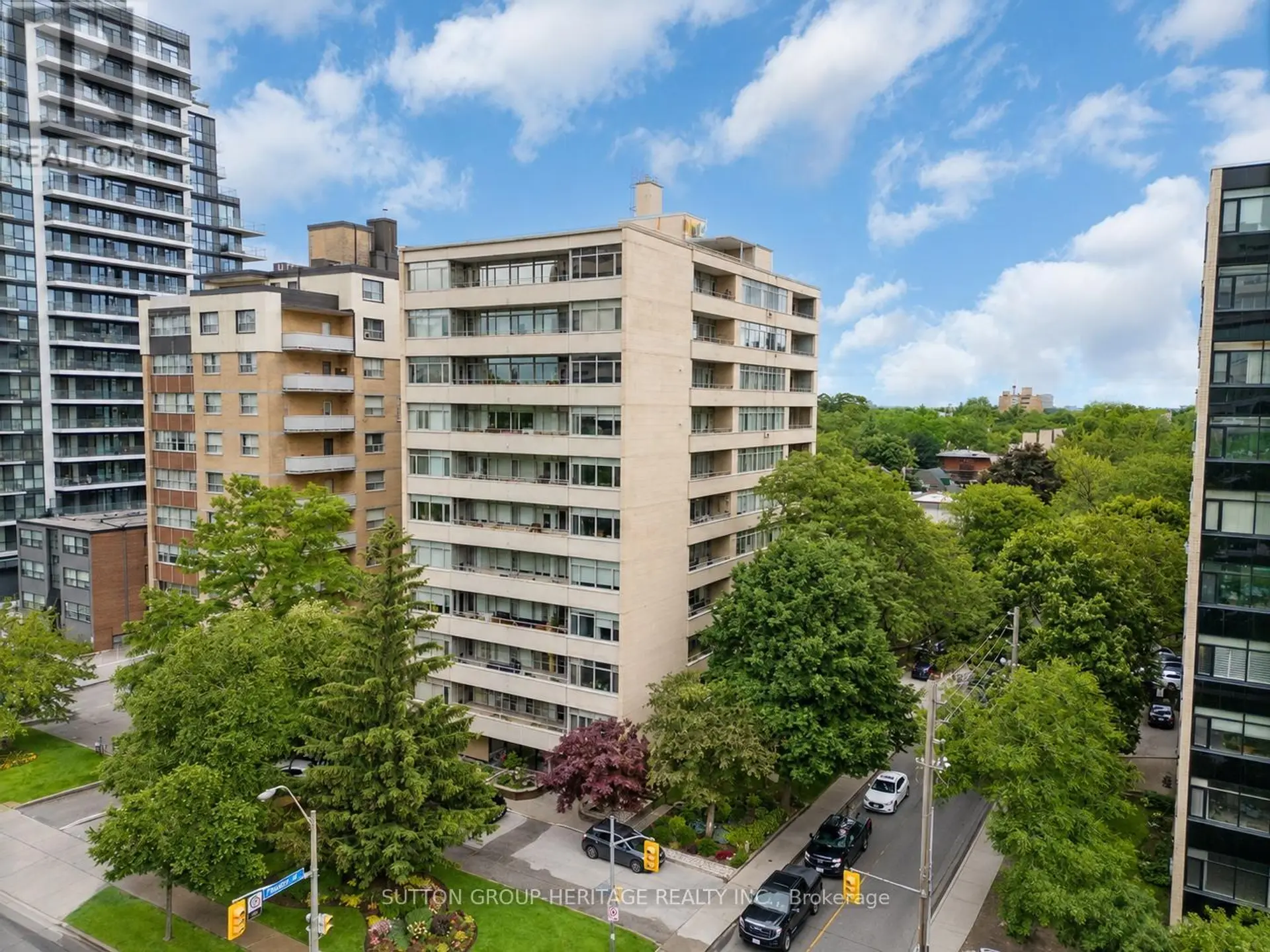 #704 581 AVENUE ROAD - Image 1
