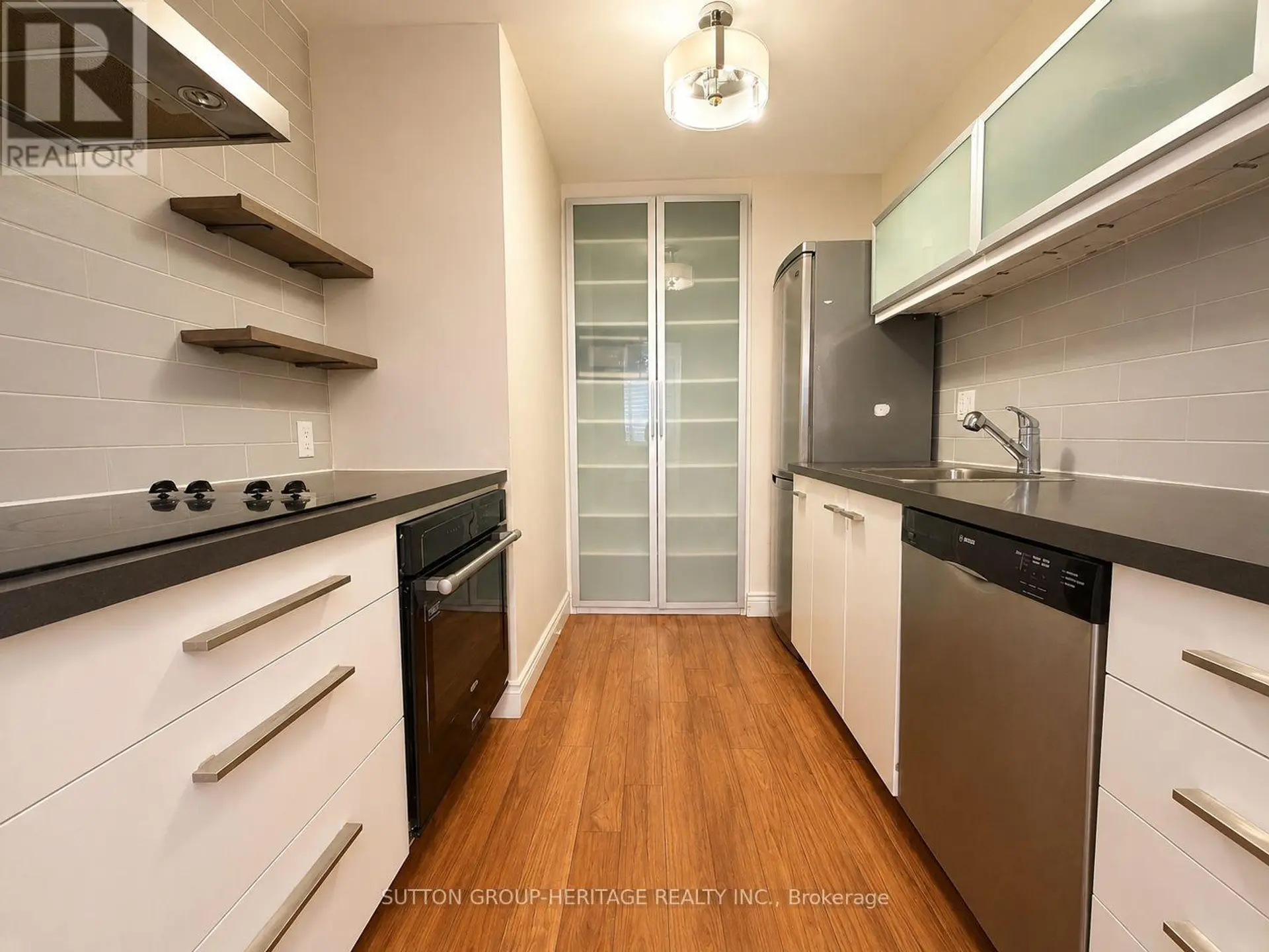 #704 581 AVENUE ROAD - Image 12