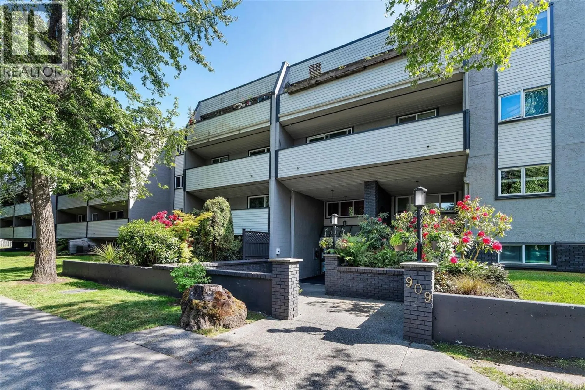 Property at #417 909 Pembroke St, Victoria, BC