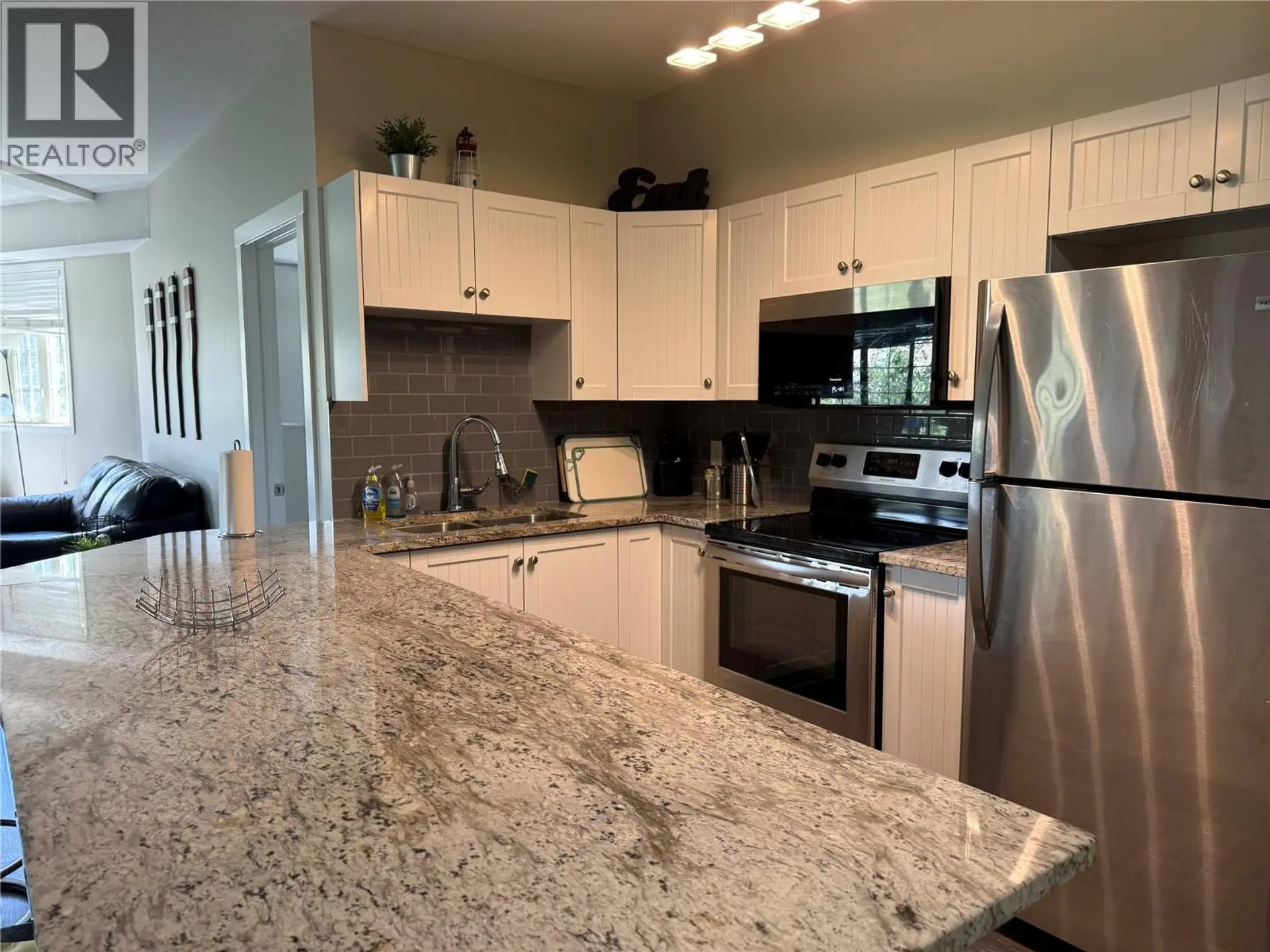 #1110 1875 Country Club Drive - Image 10
