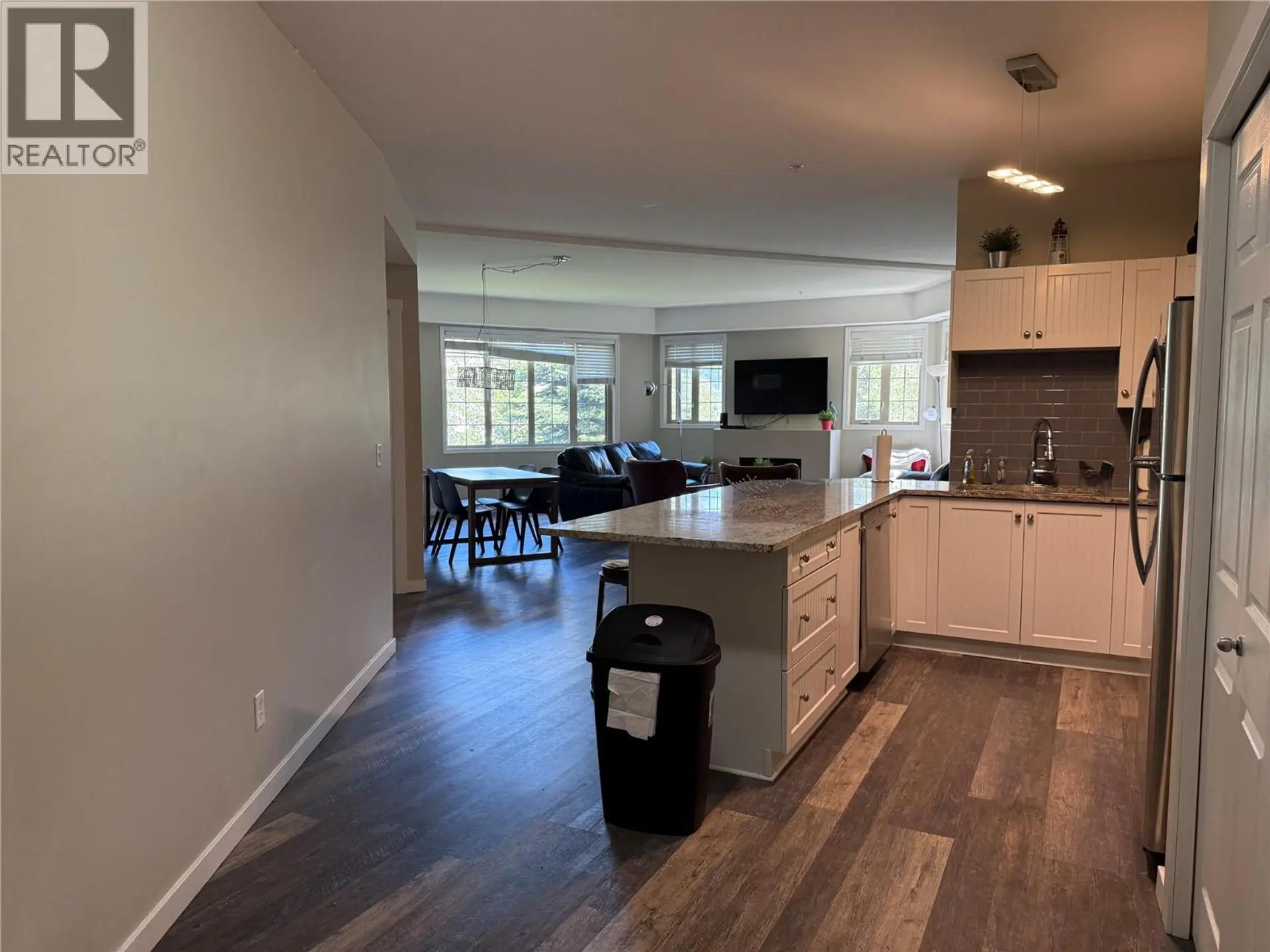 #1110 1875 Country Club Drive - Image 11