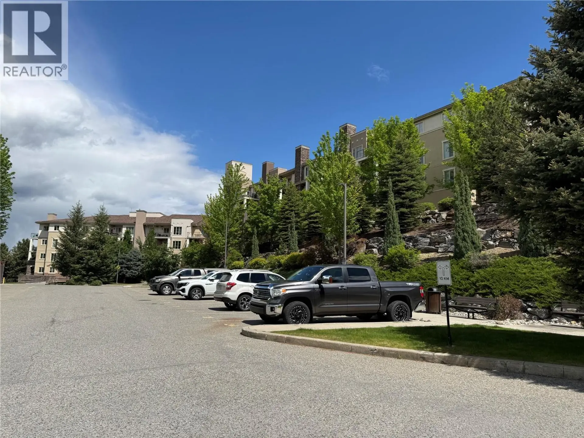 #1110 1875 Country Club Drive - Image 18