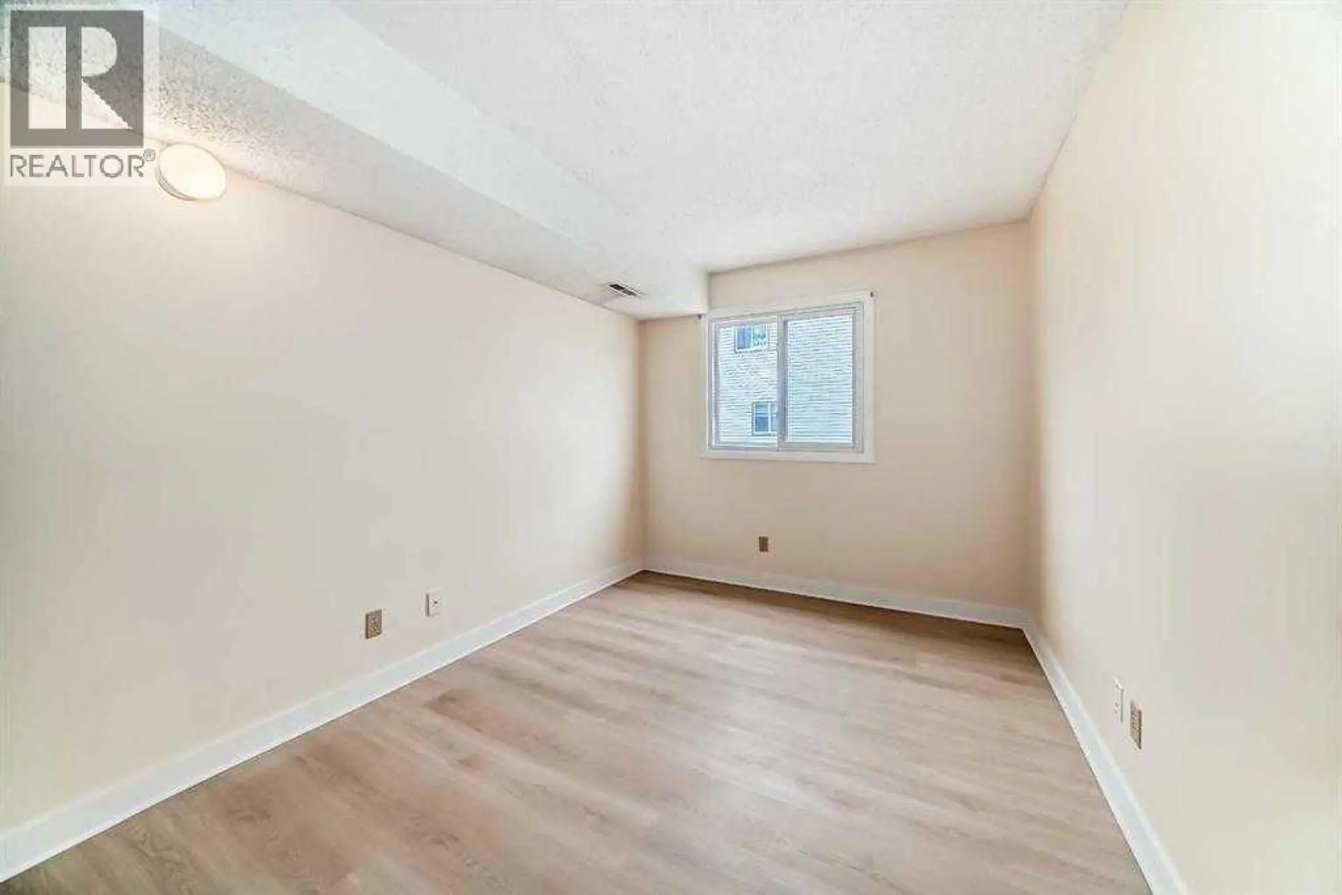 #702 1540 29 Street NW - Image 9