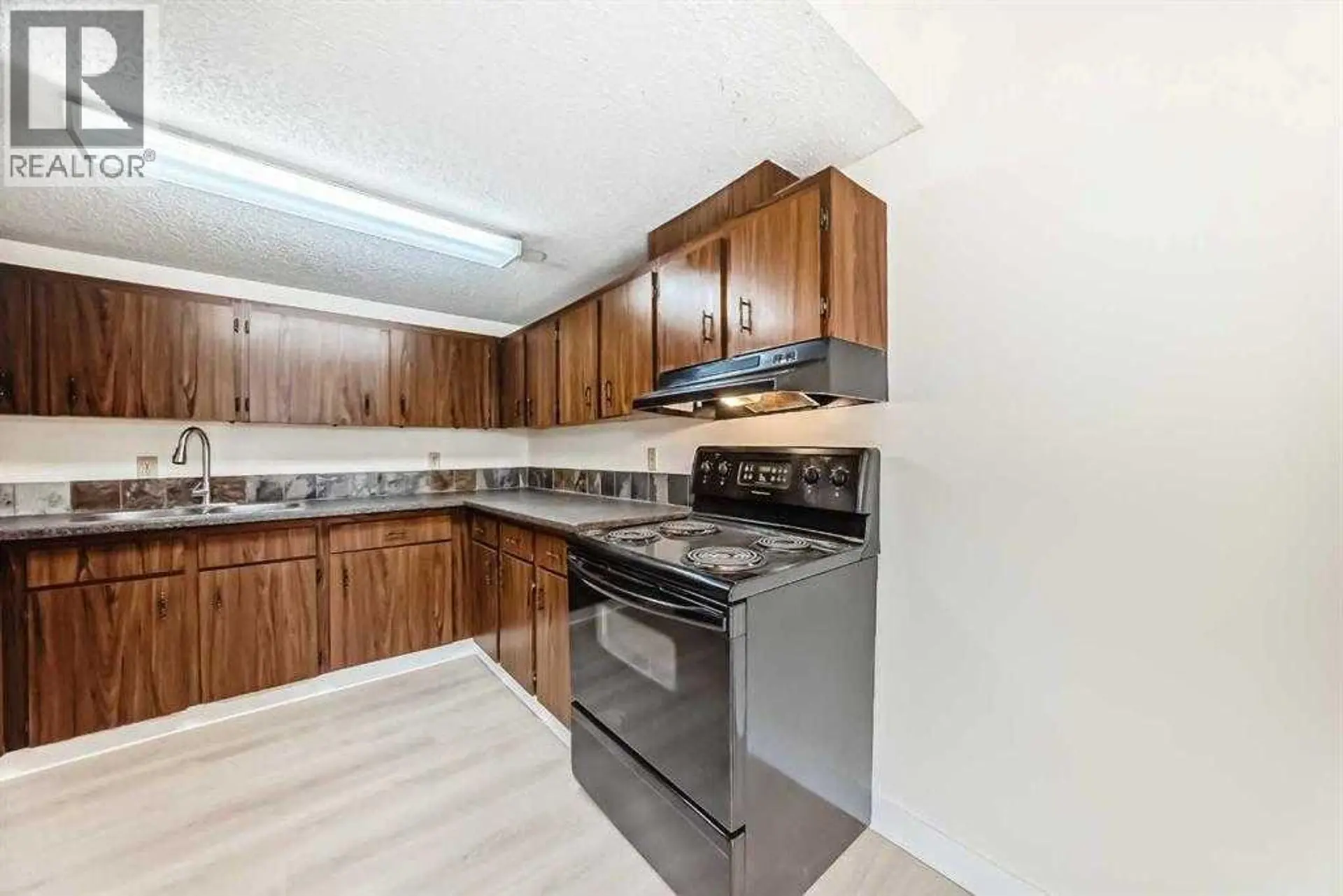 #702 1540 29 Street NW - Image 4