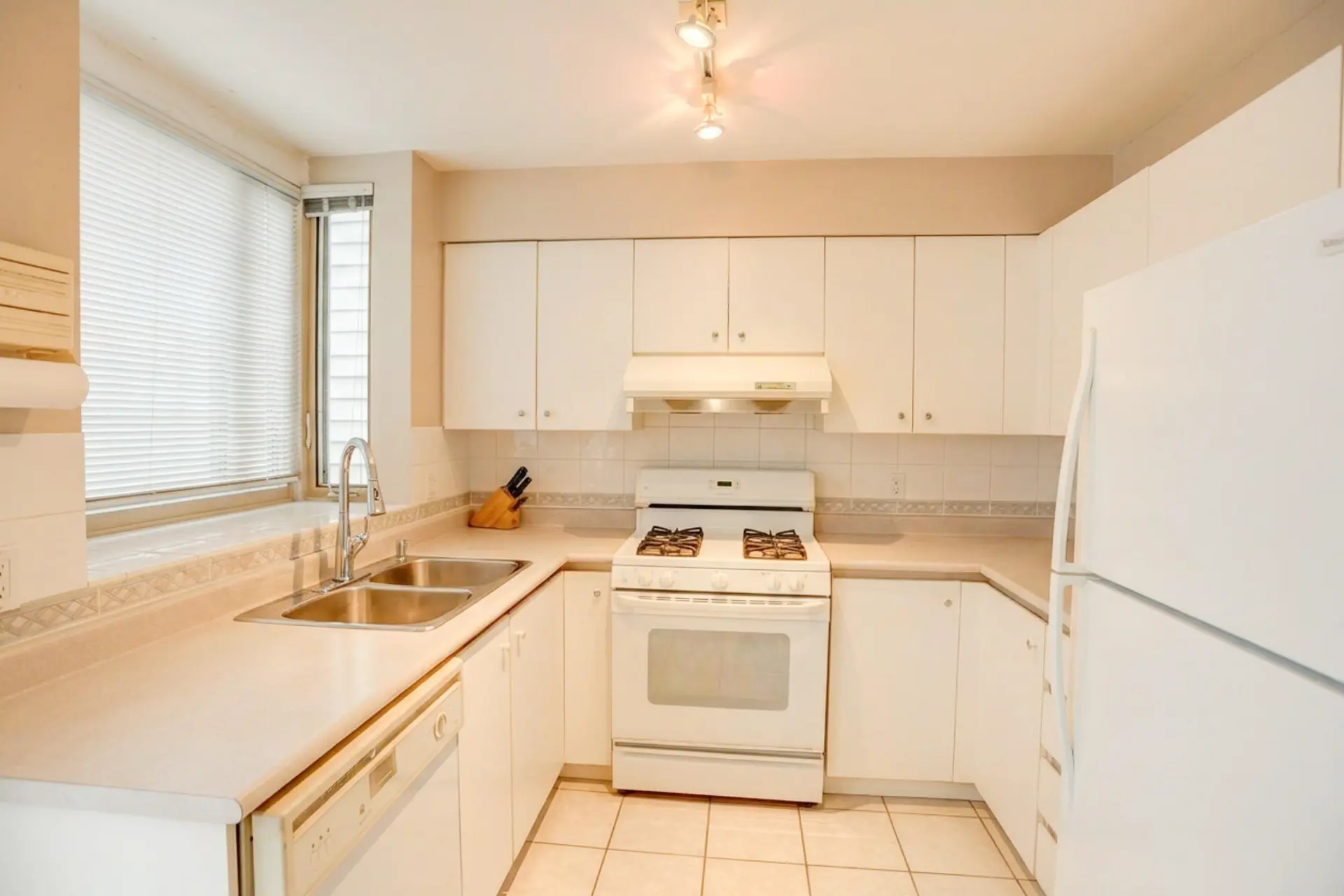 4875 Duchess Street - Image 14