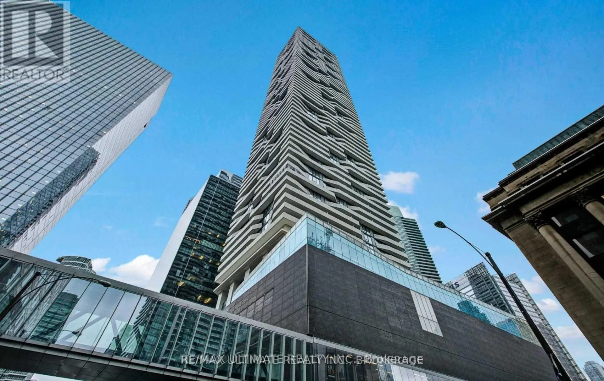 #4203 88 HARBOUR STREET - Image 1