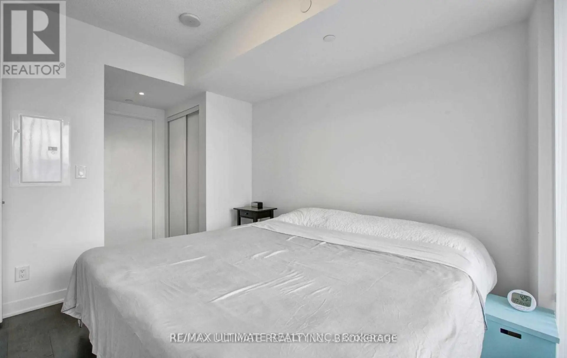 #4203 88 HARBOUR STREET - Image 11