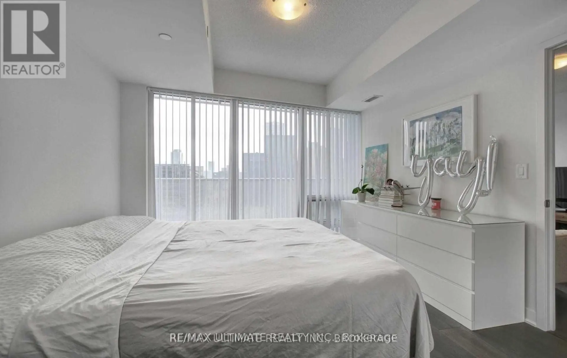#4203 88 HARBOUR STREET - Image 12