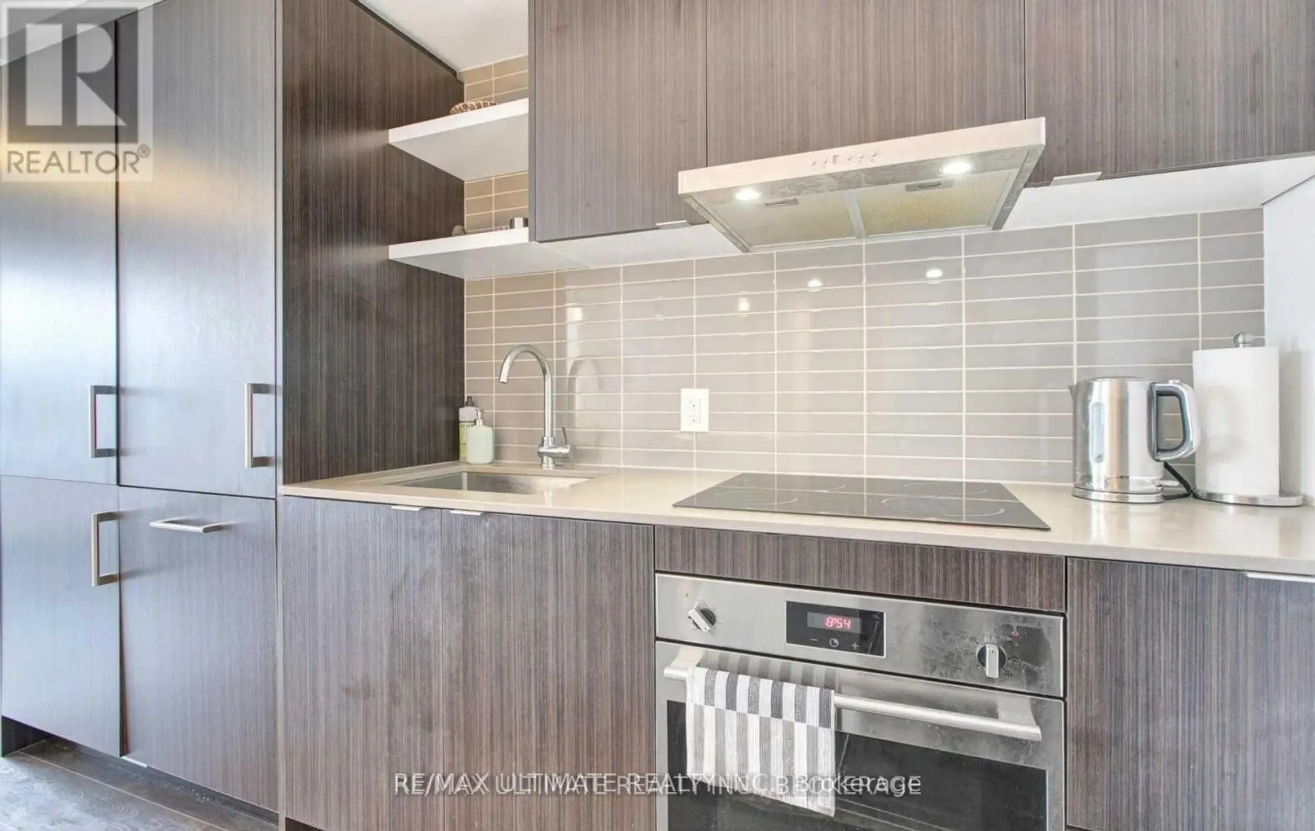 #4203 88 HARBOUR STREET - Image 3
