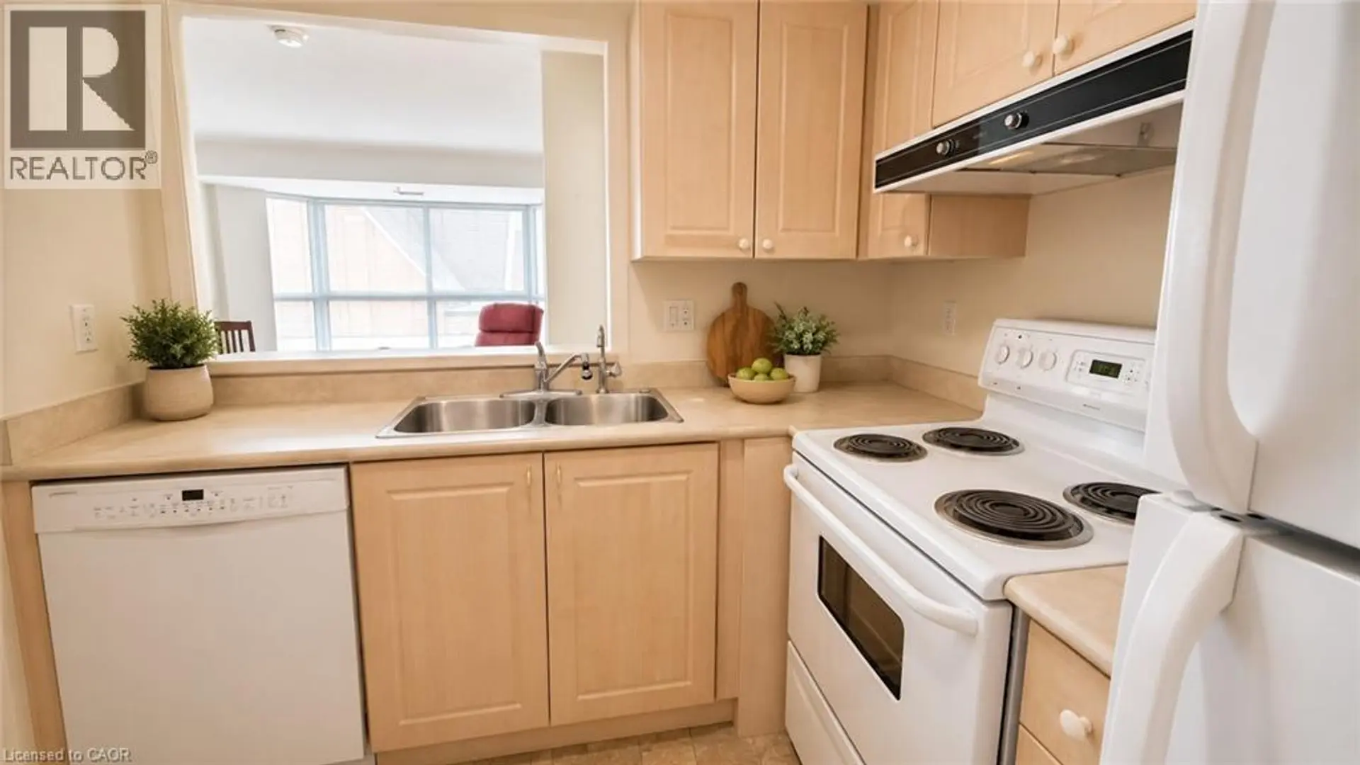 #404 20 ST. GEORGE Street - Image 11