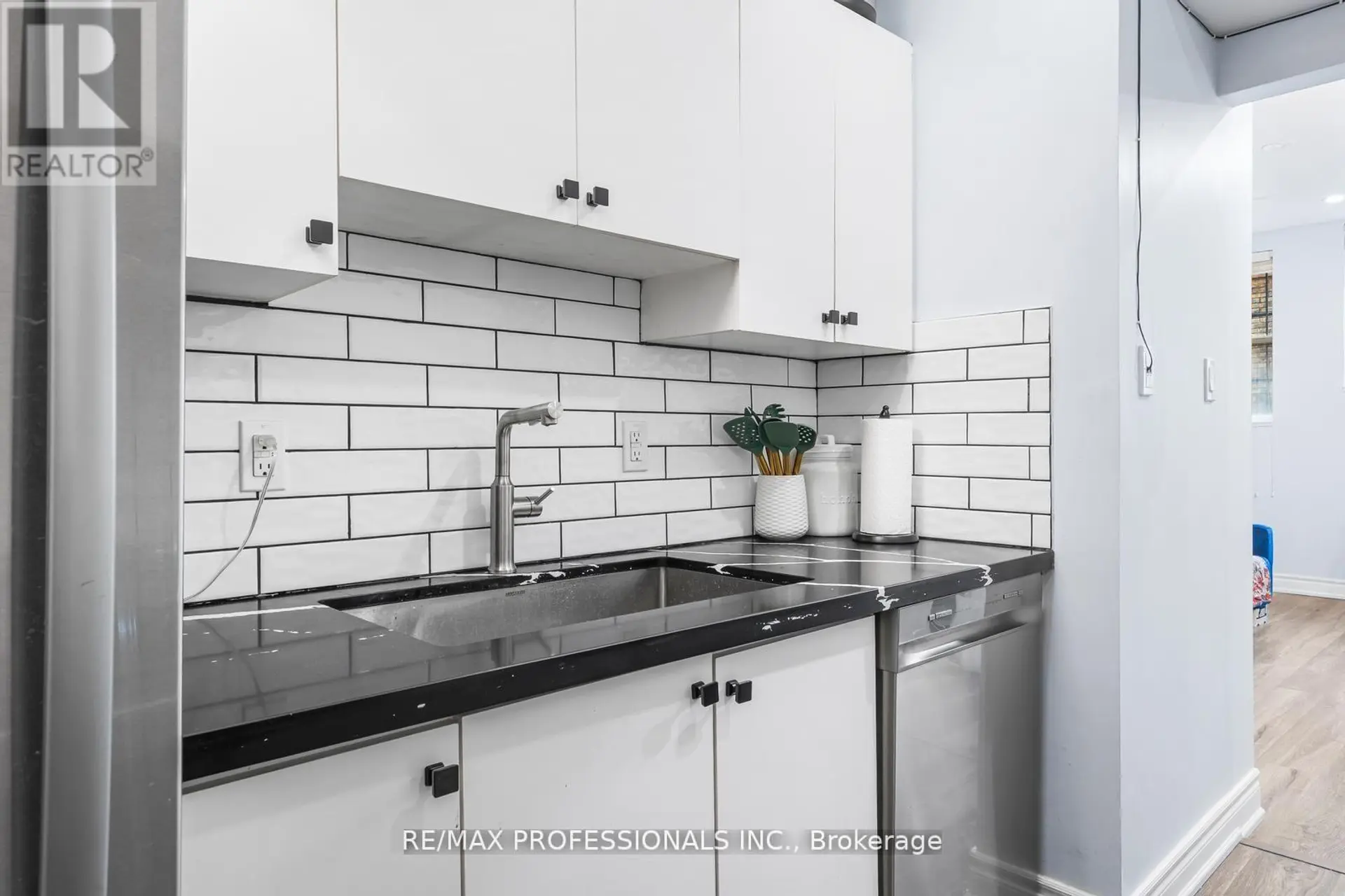 #105 412 JARVIS STREET - Image 7