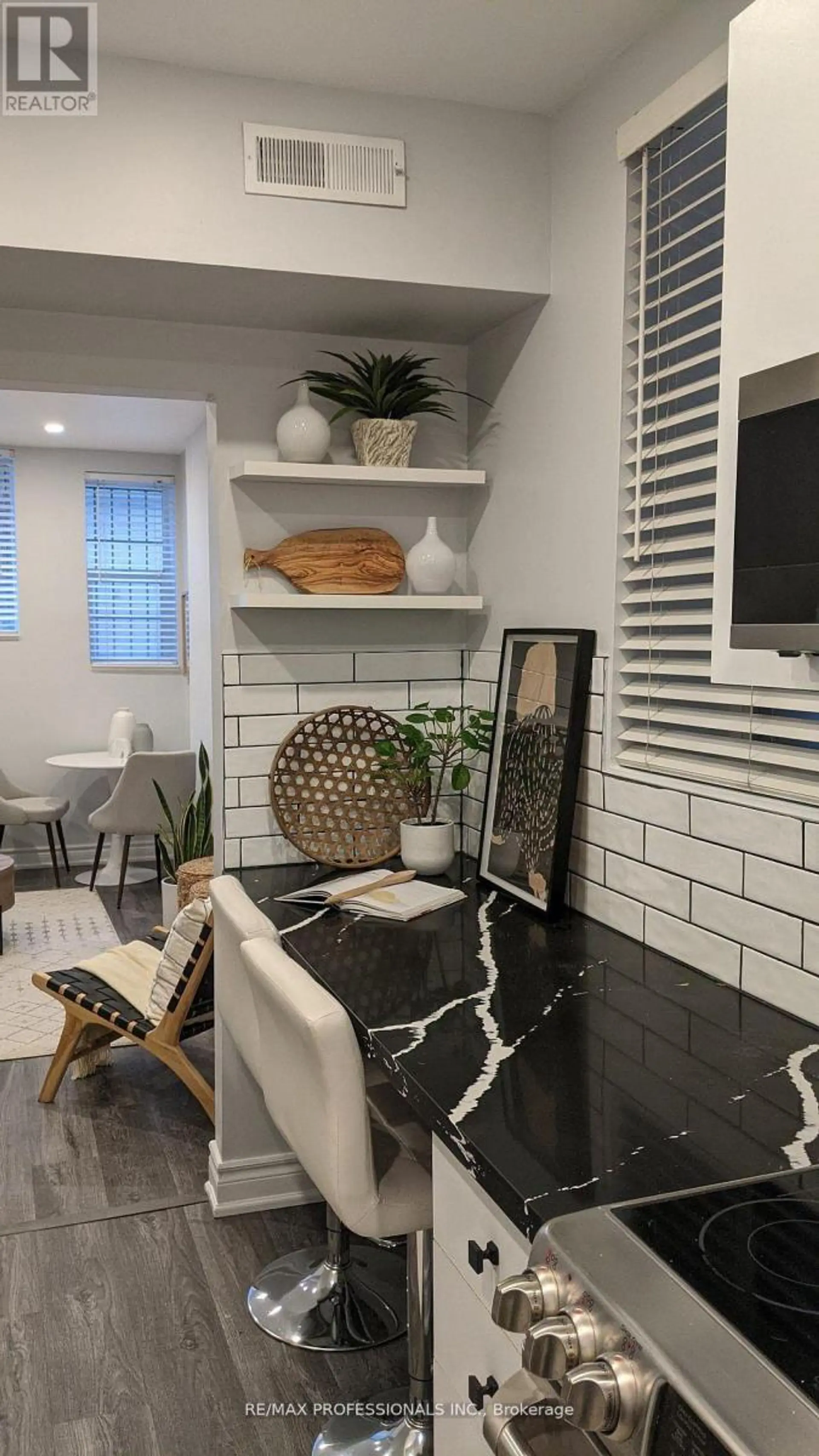 #105 412 JARVIS STREET - Image 12