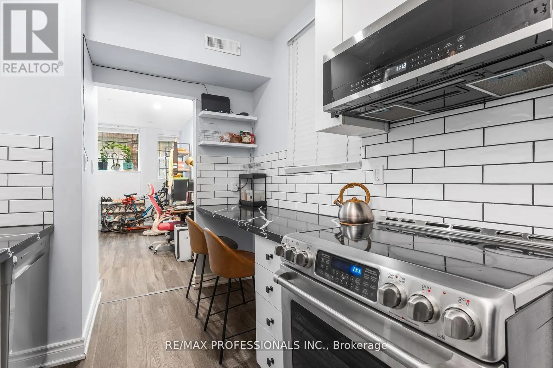#105 412 JARVIS STREET - Image 11