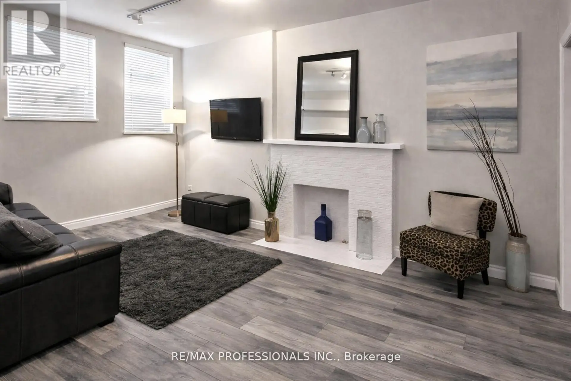 #105 412 JARVIS STREET - Image 2