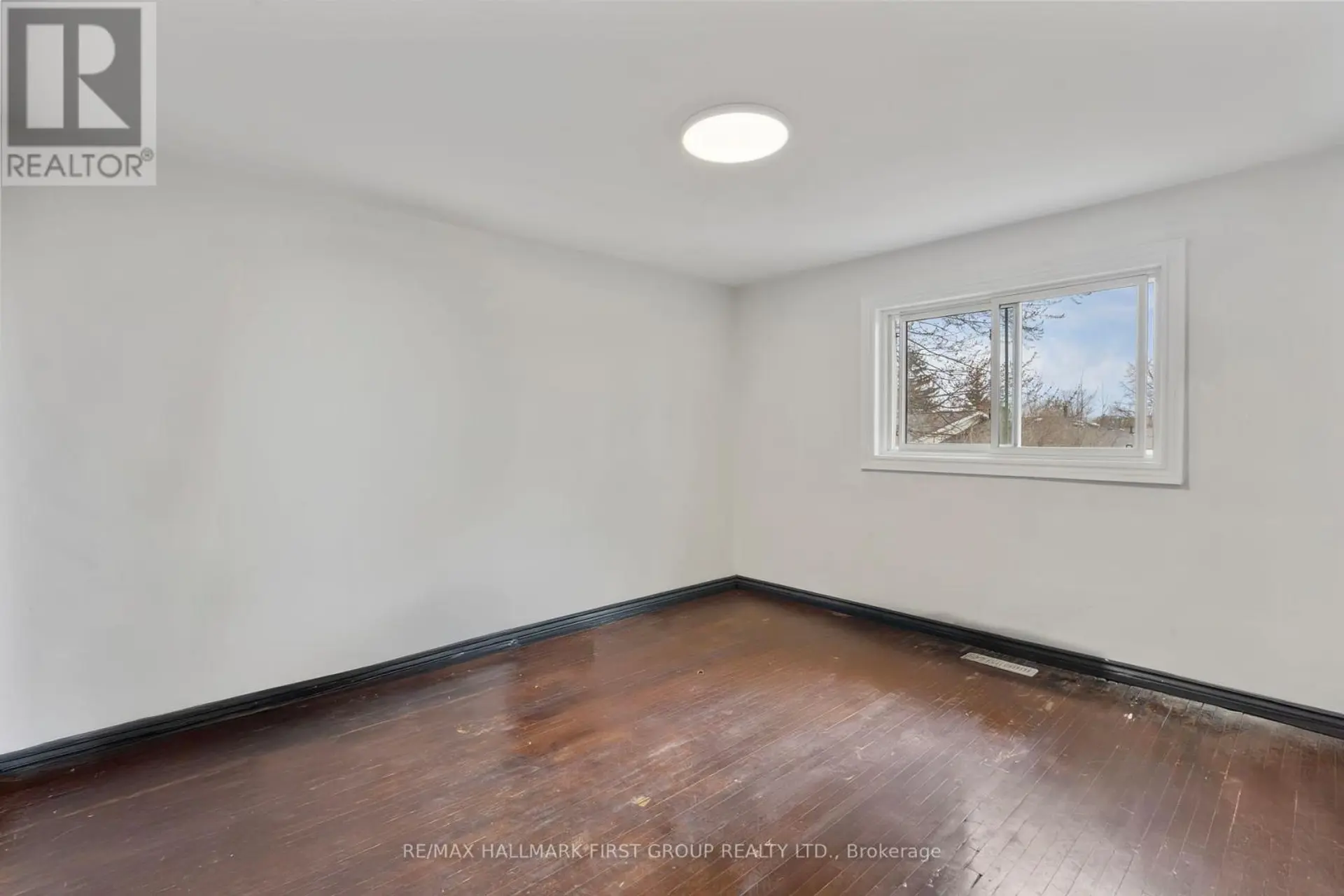 7 DAWSON CRESCENT - Image 9
