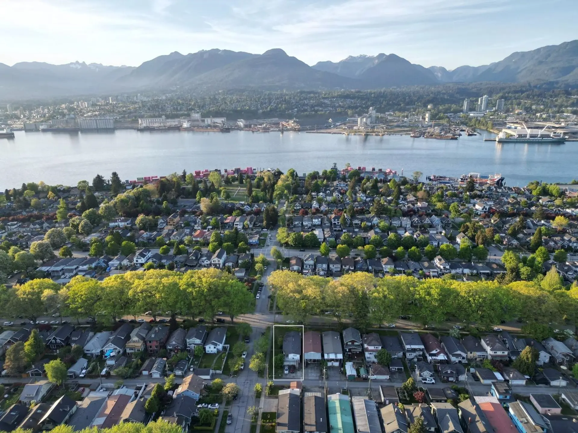 268 N Slocan Street - Image 2